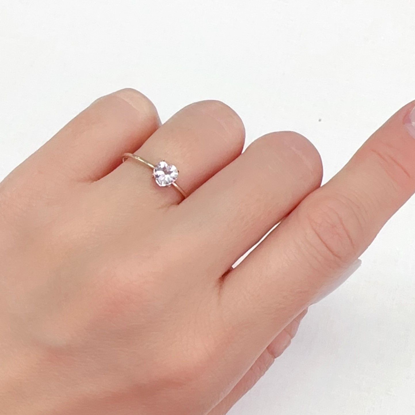 モルガナイト ナイジェリア産 0.46ct[240326780]5.3x5.2mm前後