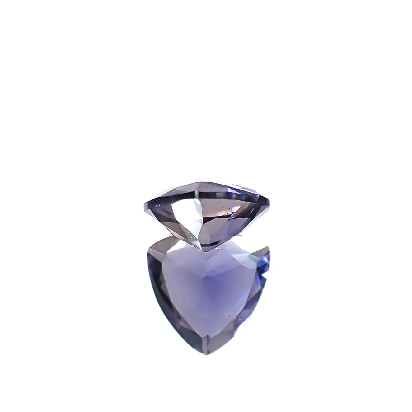 アイオライト タンザニア産 0.53ct [250430272]5.9x6.2mm前後