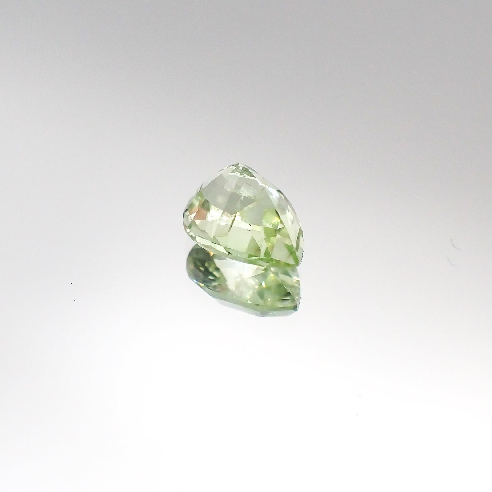 ミントガーネット(宝石名グリーン グロッシュラー・ガーネット)タンザニア・メレラニ鉱山産 1.08ct 識別済[230622484]7.2x5.4mm前後