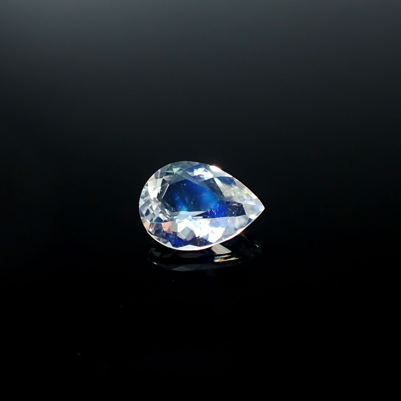 レインボームーンストーン タンザニア産 0.57ct [250730921]7x5.1mm前後