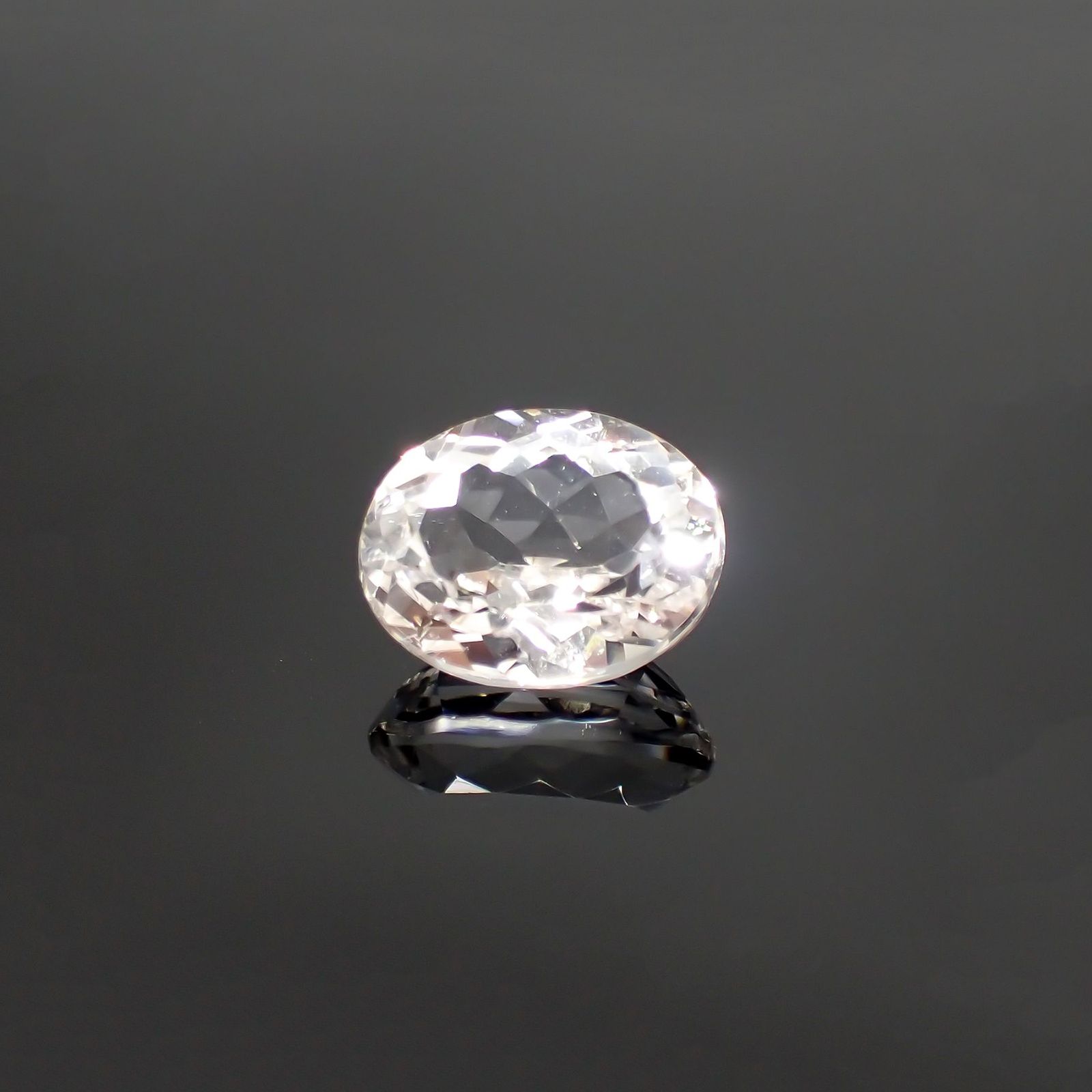 カラーレススポジュミン(宝石名ホワイト・スポジュミン) ブラジル産 3.17ct 識別済[210912626]9.8×7.8mm前後
