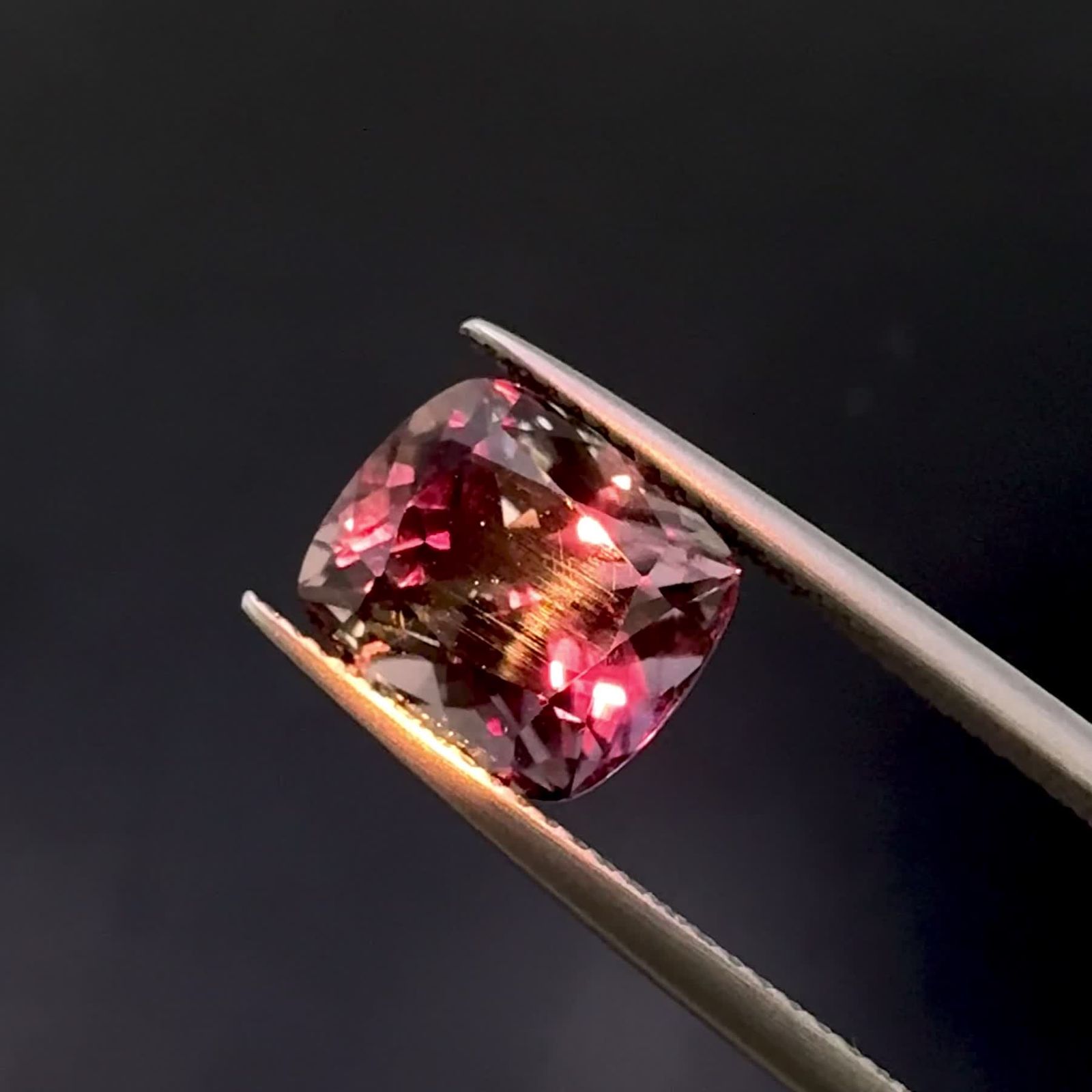 カラーチェンジダイアスポア トルコ産 5.27ct / 10.4x9mm前後