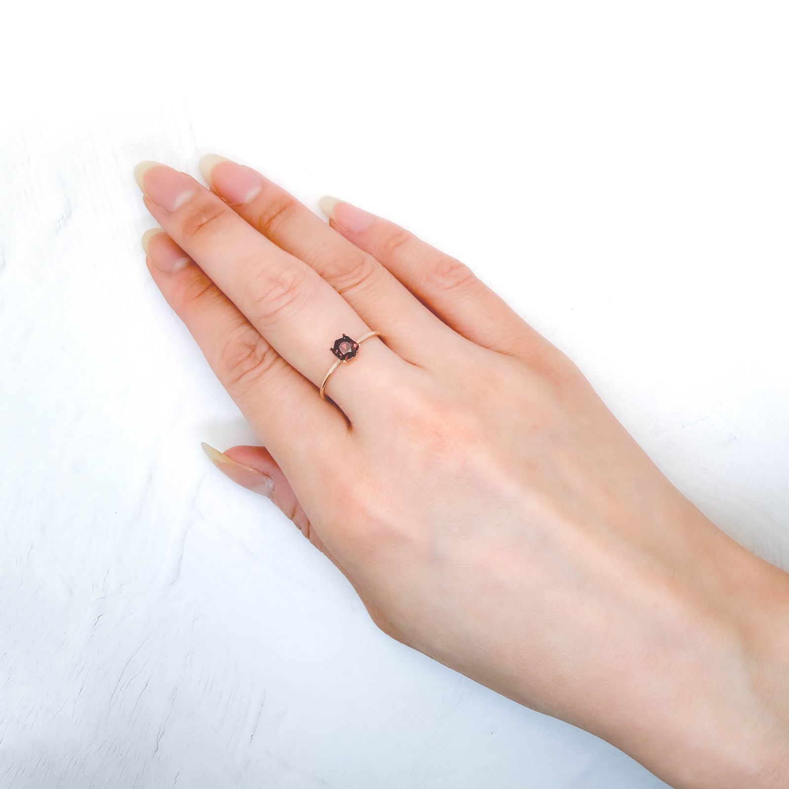 ◇ヘキサゴンカット◇レッドジルコン(宝石名ジルコン)スリランカ/カンボジア産 識別済 0.74ct / 4.7x4.7mm前後 [260732557]