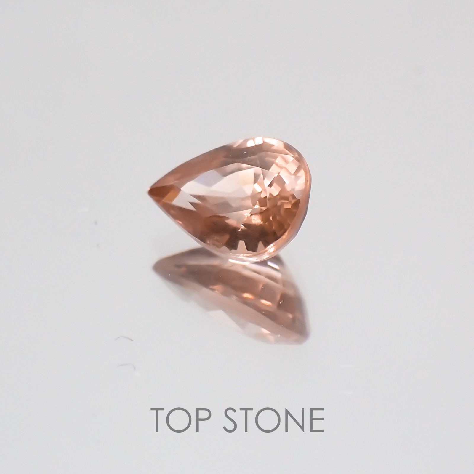 カラーチェンジマラヤガーネット(宝石名ガーネット) タンザニア産 0.65ct 識別済[21029649]6.3×4.6mm前後