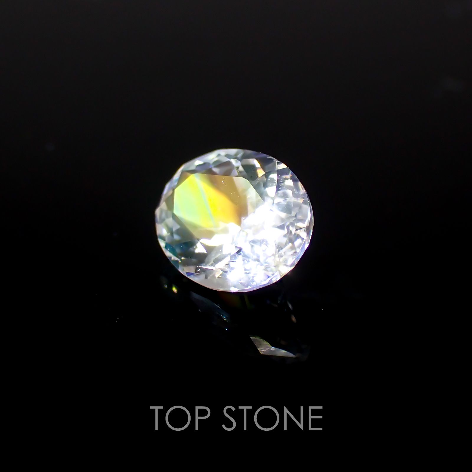 レインボームーンストーン(アンデシンラブラドライト) マダガスカル産 ルース 0.84ct[210410561]7.3×5.7mm前後