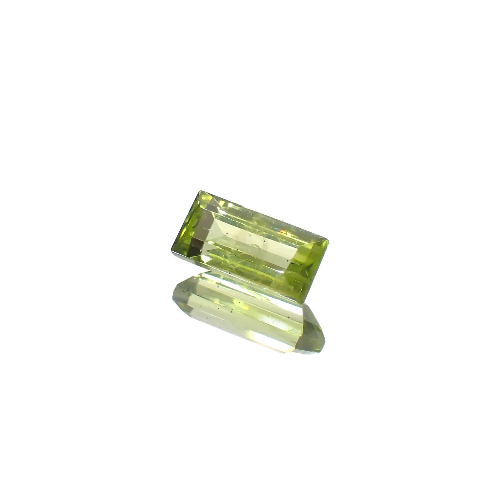 リリーパッドペリドット アメリカ・アリゾナ州産 0.38ct[231224604]5.7x2.6mm前後