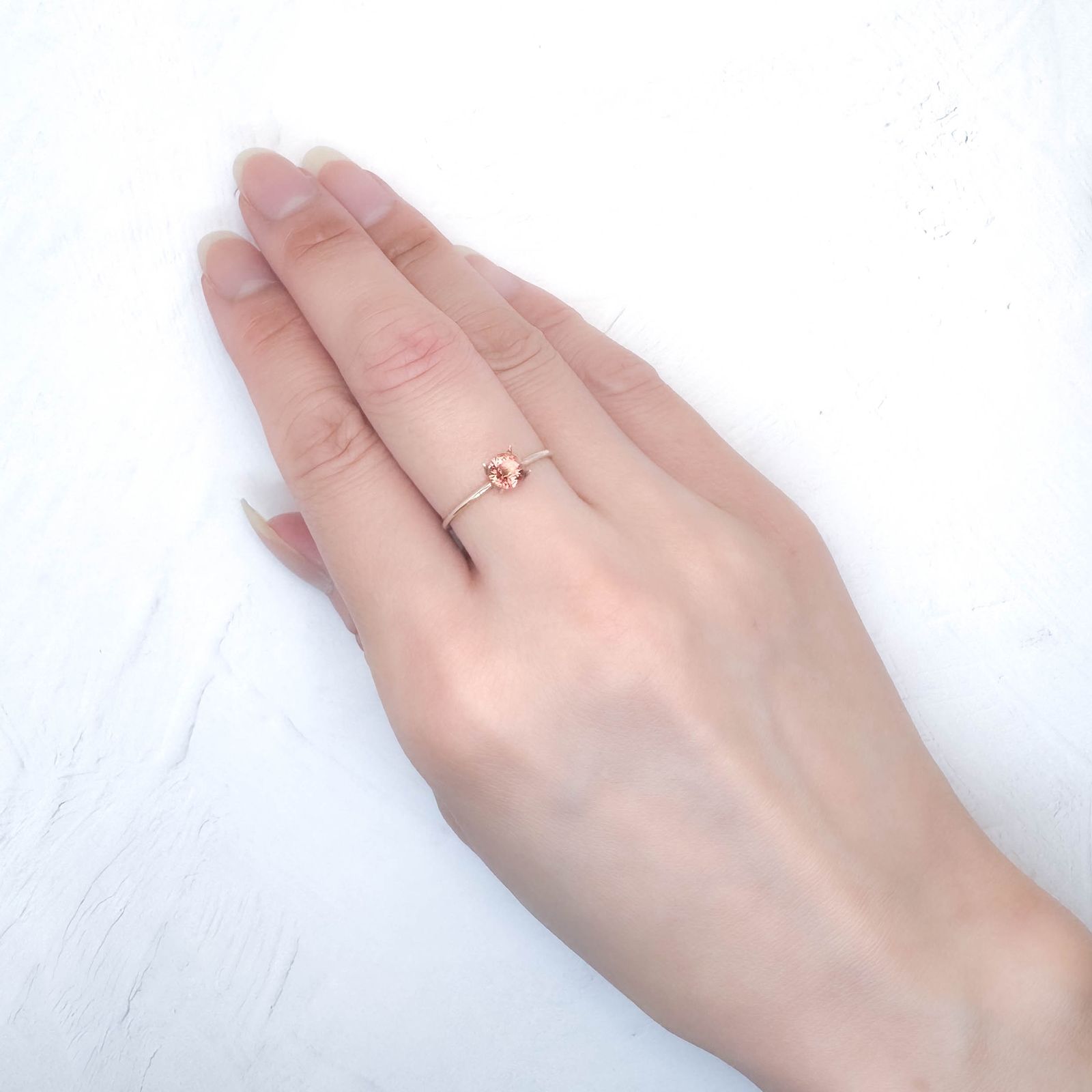 パパラチャサファイア(宝石名サファイア/別名パパラチャ・サファイア)スリランカ/マダガスカル産 DGL鑑付 0.553ct / 4.86x4.93mm前後 [251031289]