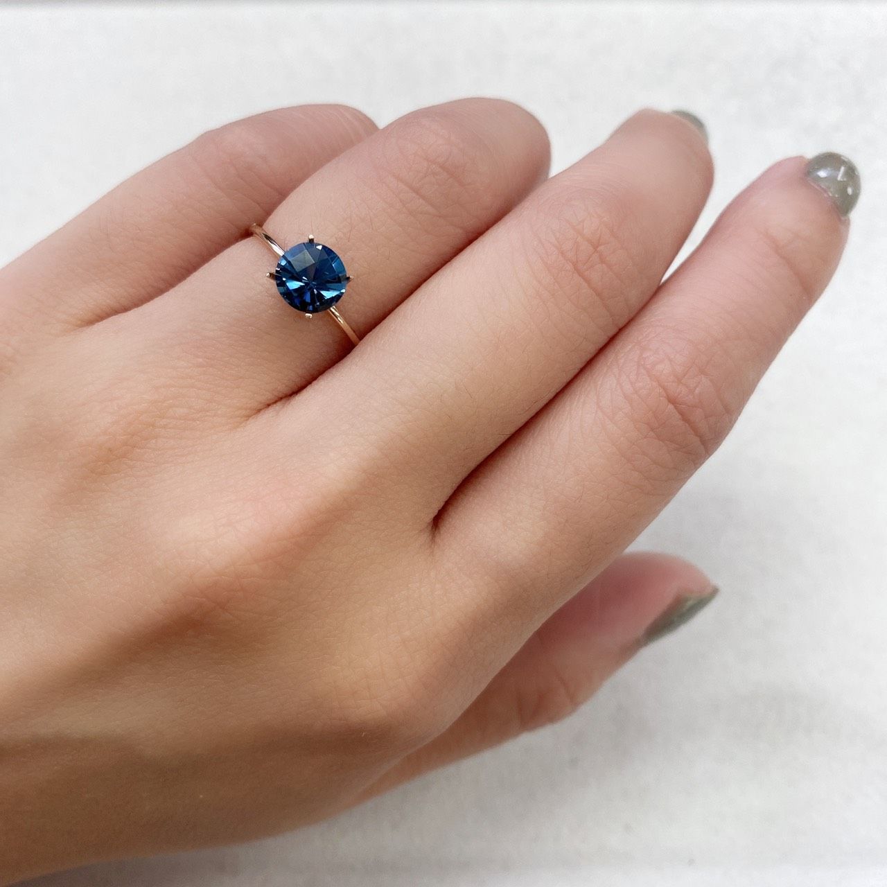◇チェッカーカット◇ロンドンブルートパーズ(宝石名ブルー・トパーズ) ブラジル産 1.23ct 識別済[210913042]6.5×6.5mm前後