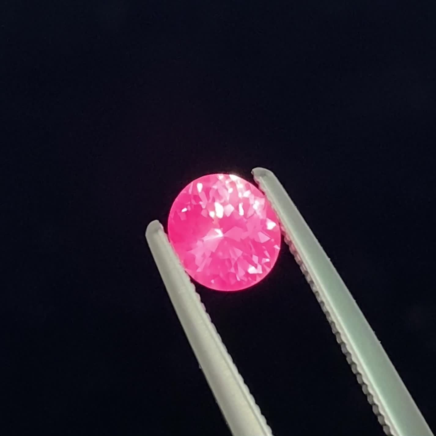 シルキーピンクサファイア 非加熱 ベトナム産 0.54ct / 5.3x4.7mm前後