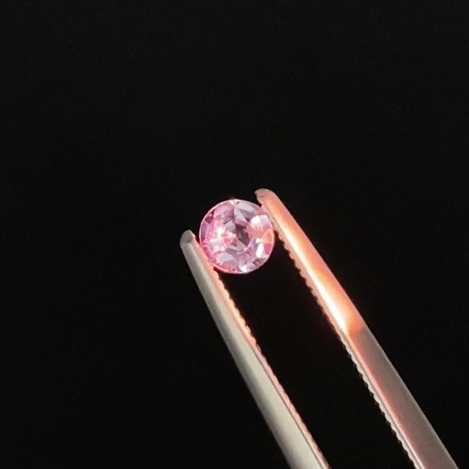 アレキサンドライト ブラジル産/エメラルドマイン社製 0.18ct[240427158]3.4x3.4mm前後 | TOP STONE(トップストーン)