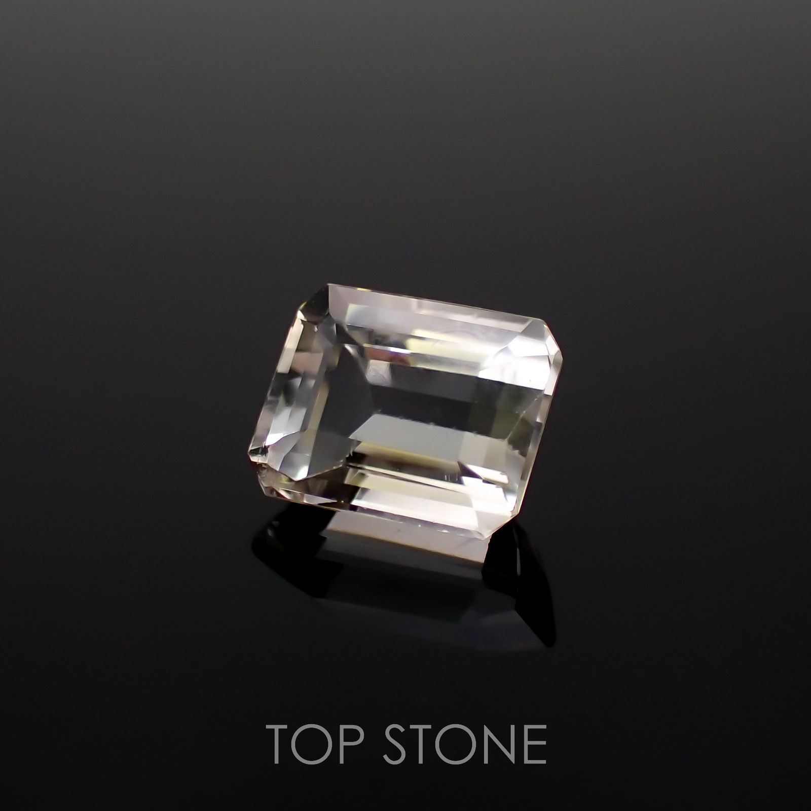 フェナカイト(宝石名フェナカイト)ブラジル産 3.353ct ソ付(彩珠)[221018578]9.5x7.6mm前後