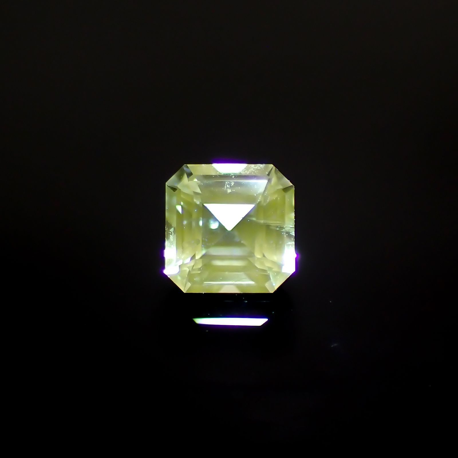バナジウムコーネルピン(宝石名コーネルピン)タンザニア・タンガ州産 識別済 0.30ct / 3.7x3.6mm前後 [220115630]