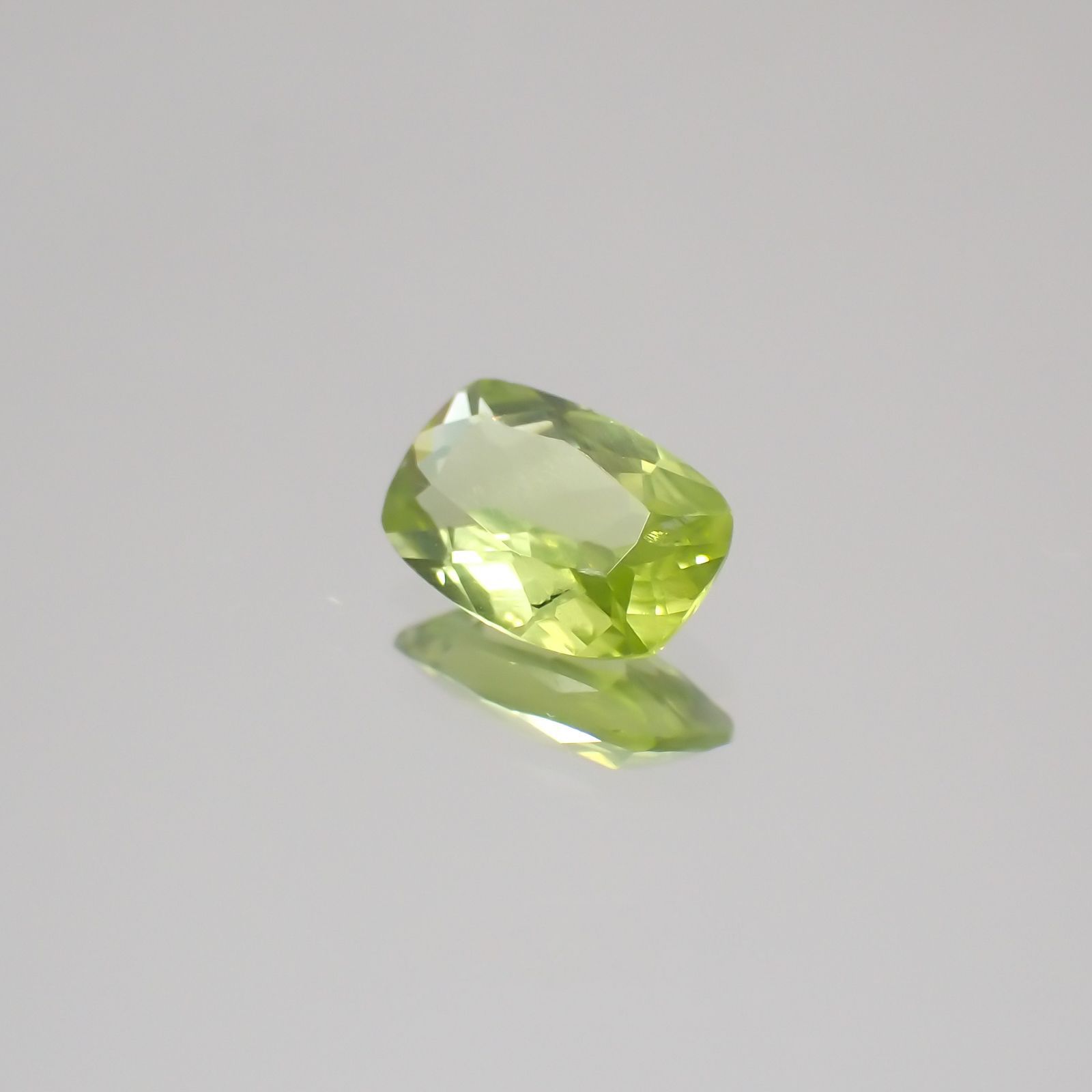 グリーンエンスタタイト(宝石名グリーン・エンスタタイト)カメルーン産 0.44ct 識別済[231224388]6x4mm前後