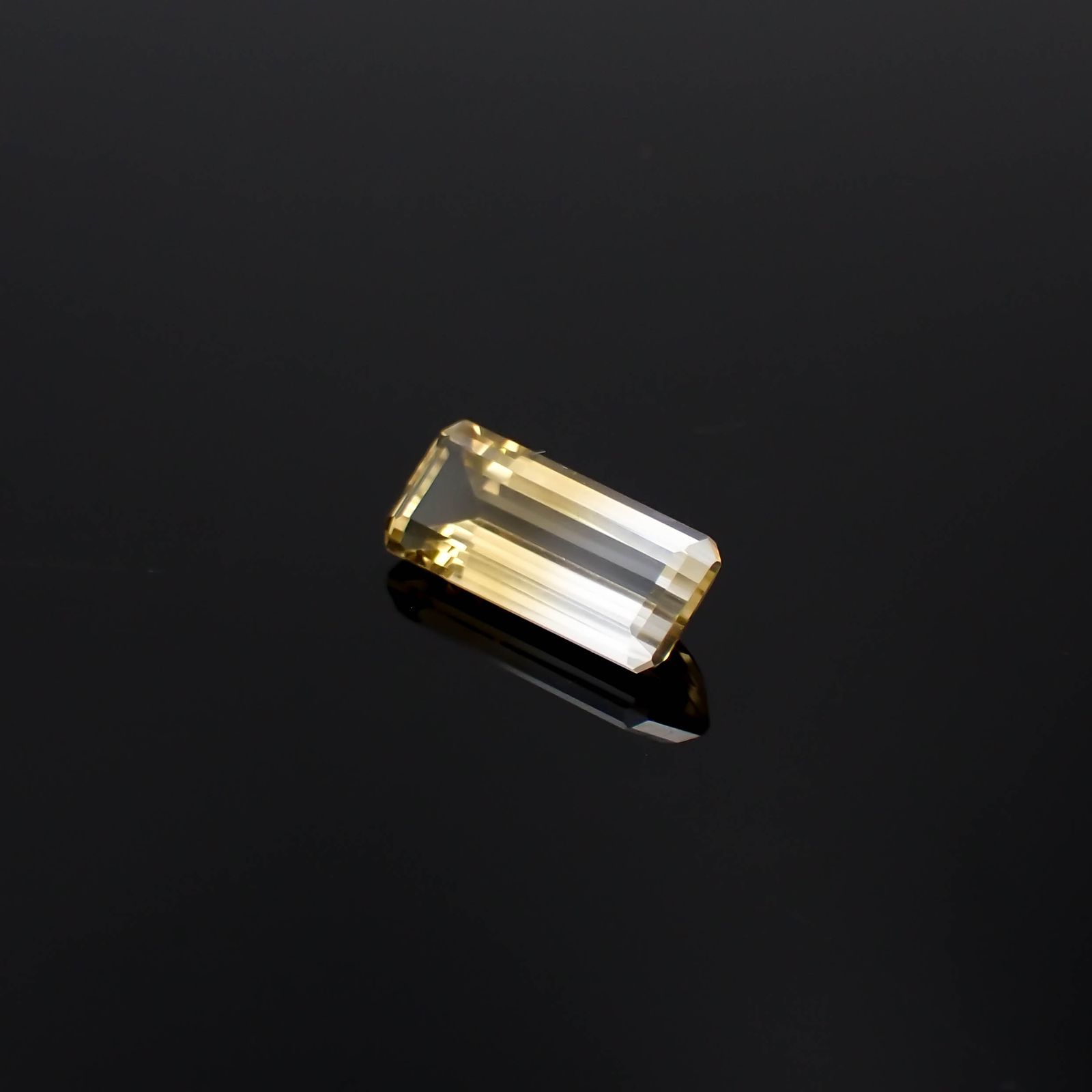 バイカラーシトリン ブラジル・ミナスジェライス州産 8.12ct[240326469]19.2x8.3mm前後