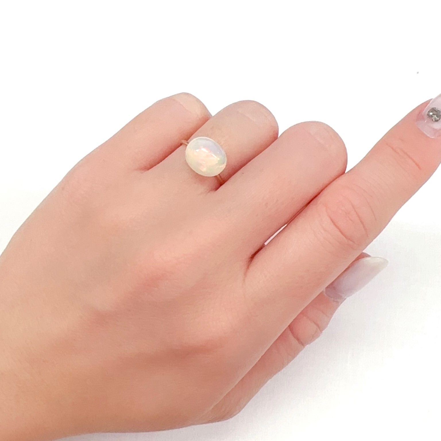 エチオピアオパール(宝石名オパール)エチオピア産 2.705ct ソ付(彩珠)[231224640]10.9x9mm前後