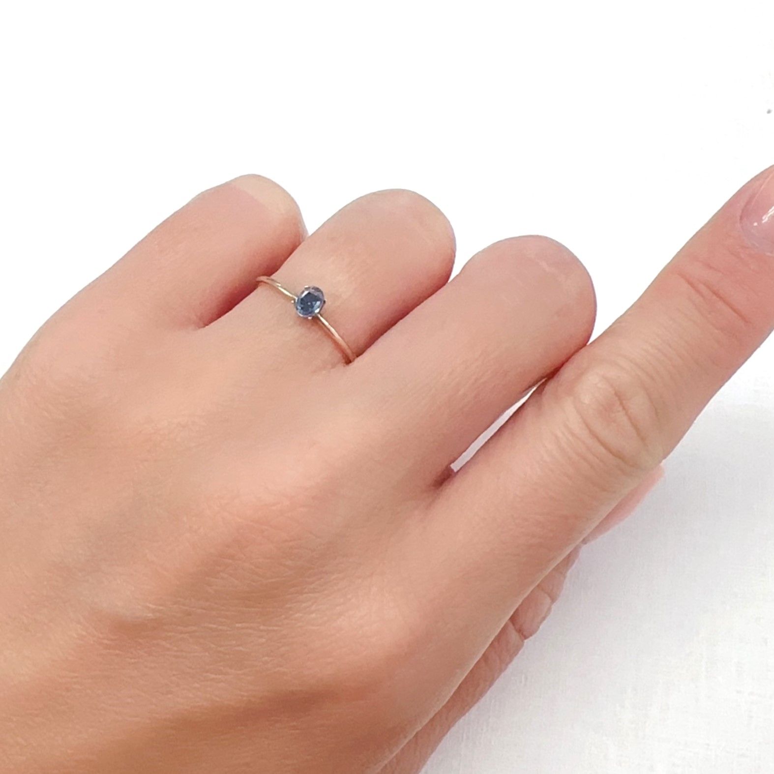 タトゥーアクアマリン ブラジル・ミナスジェライス州タトゥー鉱山産 0.13ct[240427167]4x3mm前後