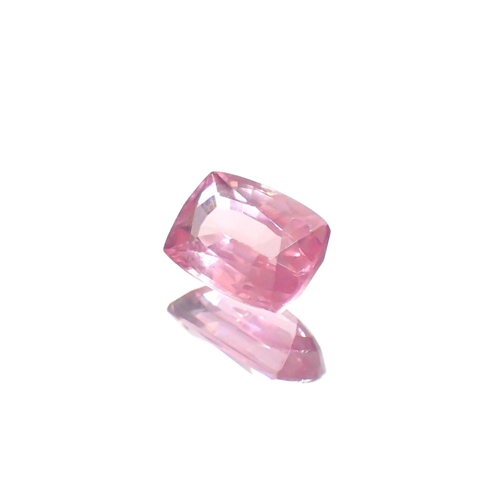 ピンクスピネル(宝石名ピンク・スピネル)タンザニア産 ソ付(彩珠) 1.120ct / 7.3x5mm前後 [260222569]