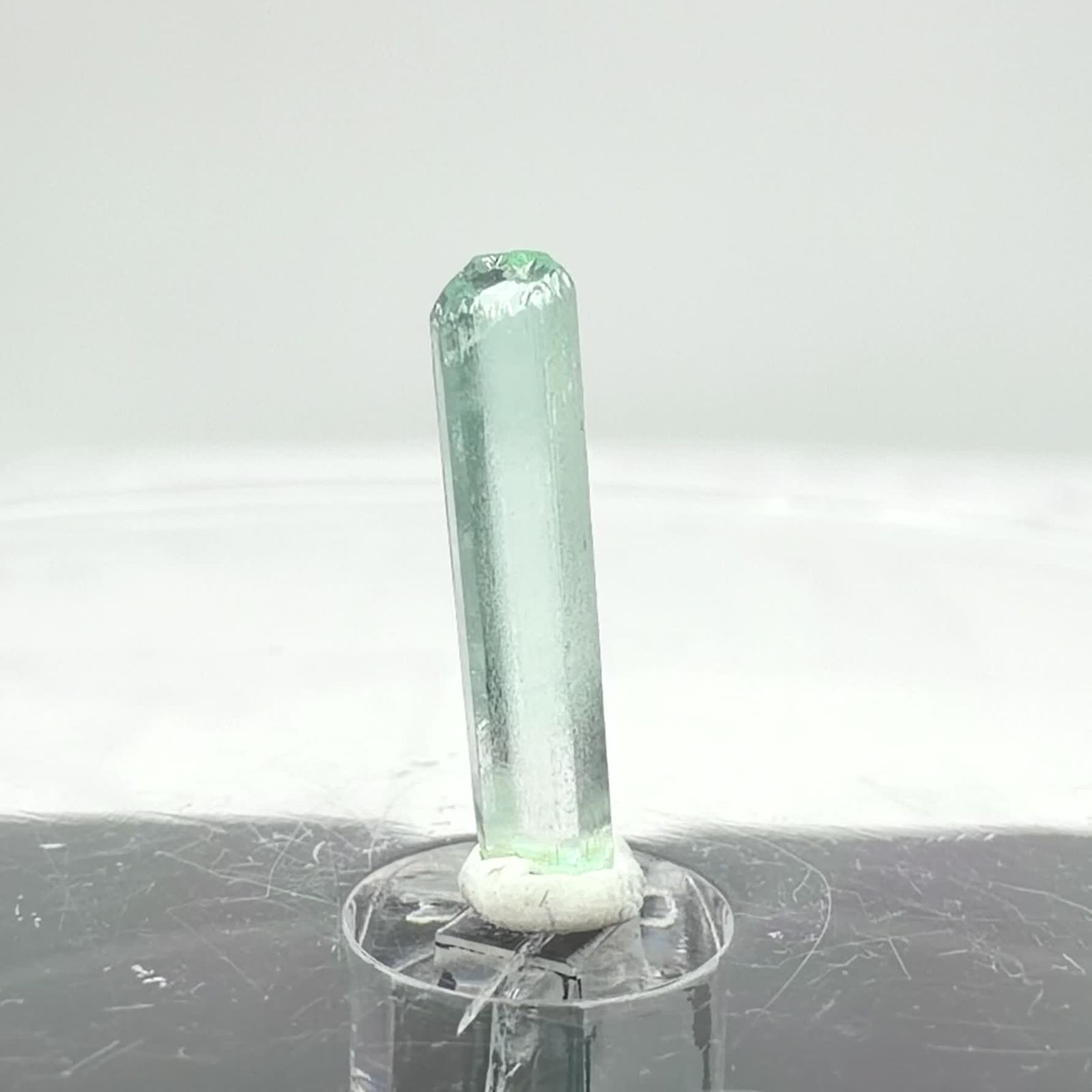 ミントベリル柱状結晶 原石 ナイジェリア産 1.27ct / 14.4x3.2mm前後