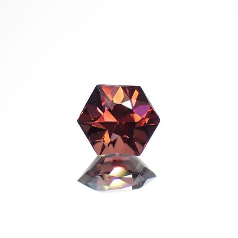 ◇ヘキサゴンカット◇レッドジルコン(宝石名ジルコン)スリランカ/カンボジア産 0.83ct 識別済[221018491]5x5mm前後