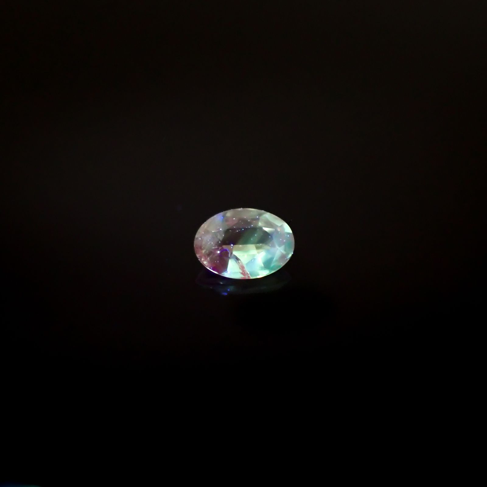 アレキサンドライトキャッツアイ ブラジル・ミナスジェライス州ヘマチタ鉱山産 0.089ct[240527428]3.3x2.4mm前後
