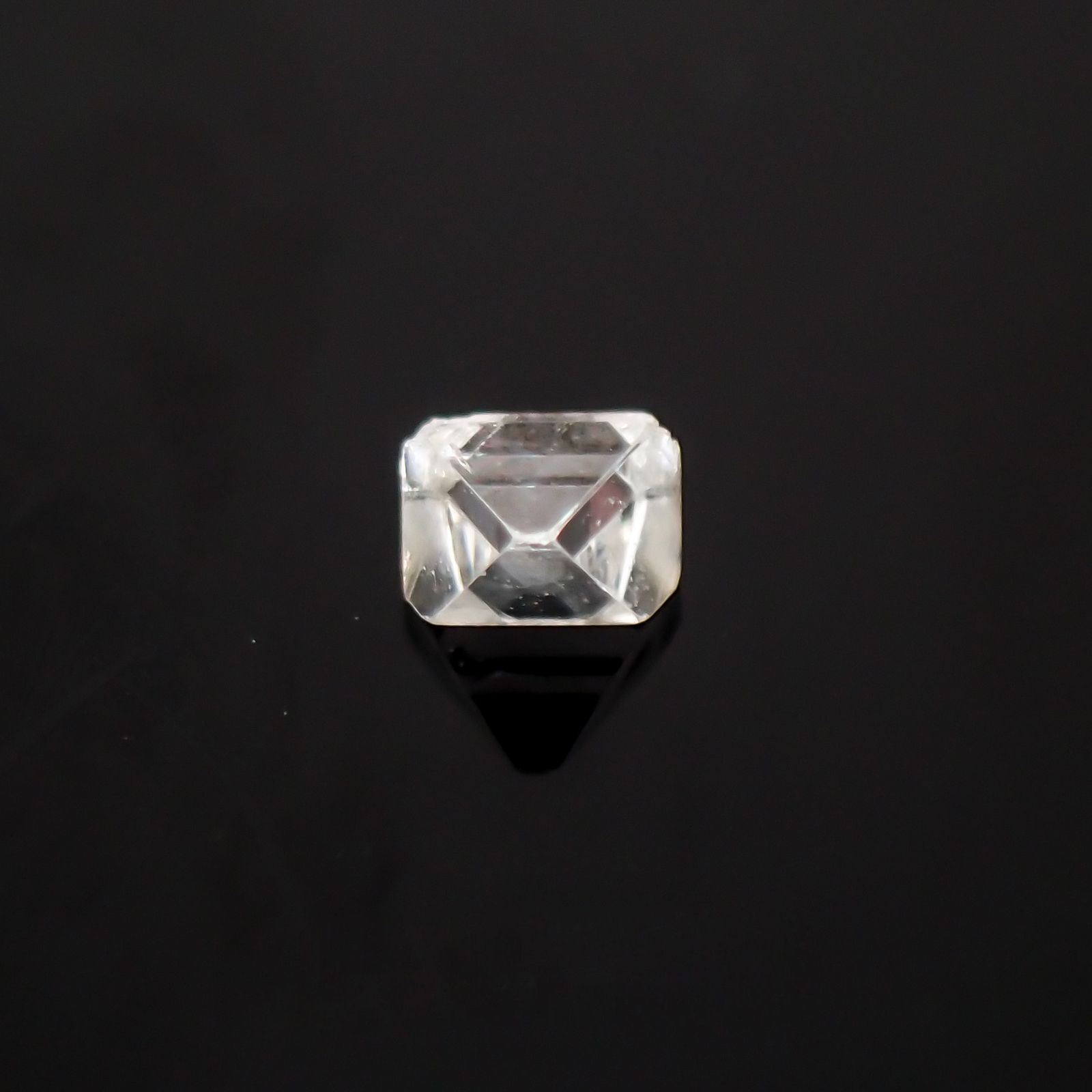 ソーヤブルダイヤモンド(宝石名ダイアモンド) ロシア産 原石・結晶 0.046ct 識別済[210410548]2.3×2.2mm前後