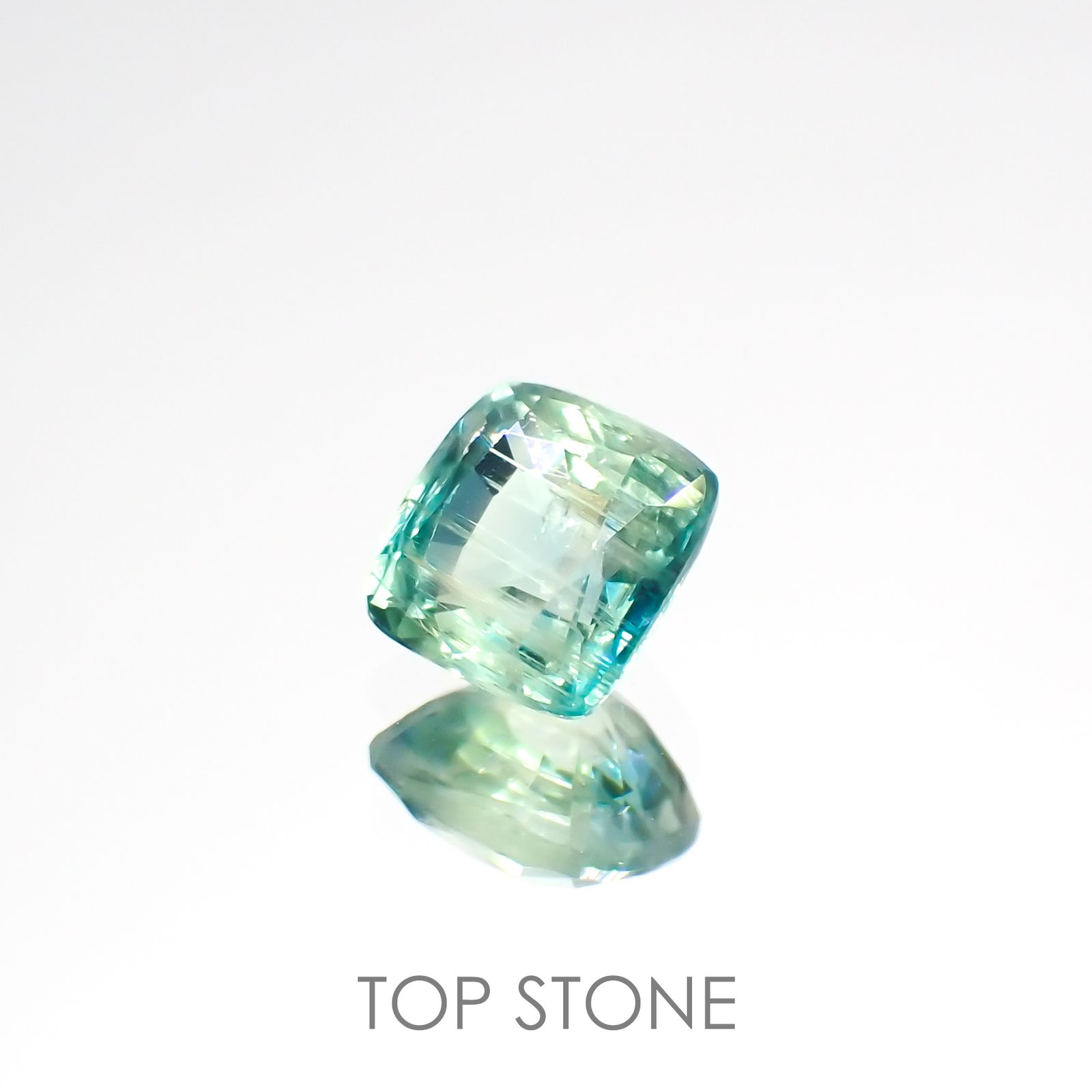 バイカラーカイヤナイト(宝石名カイヤナイト)ネパール産 1.44ct 識別済[220115373]6.1x6mm前後