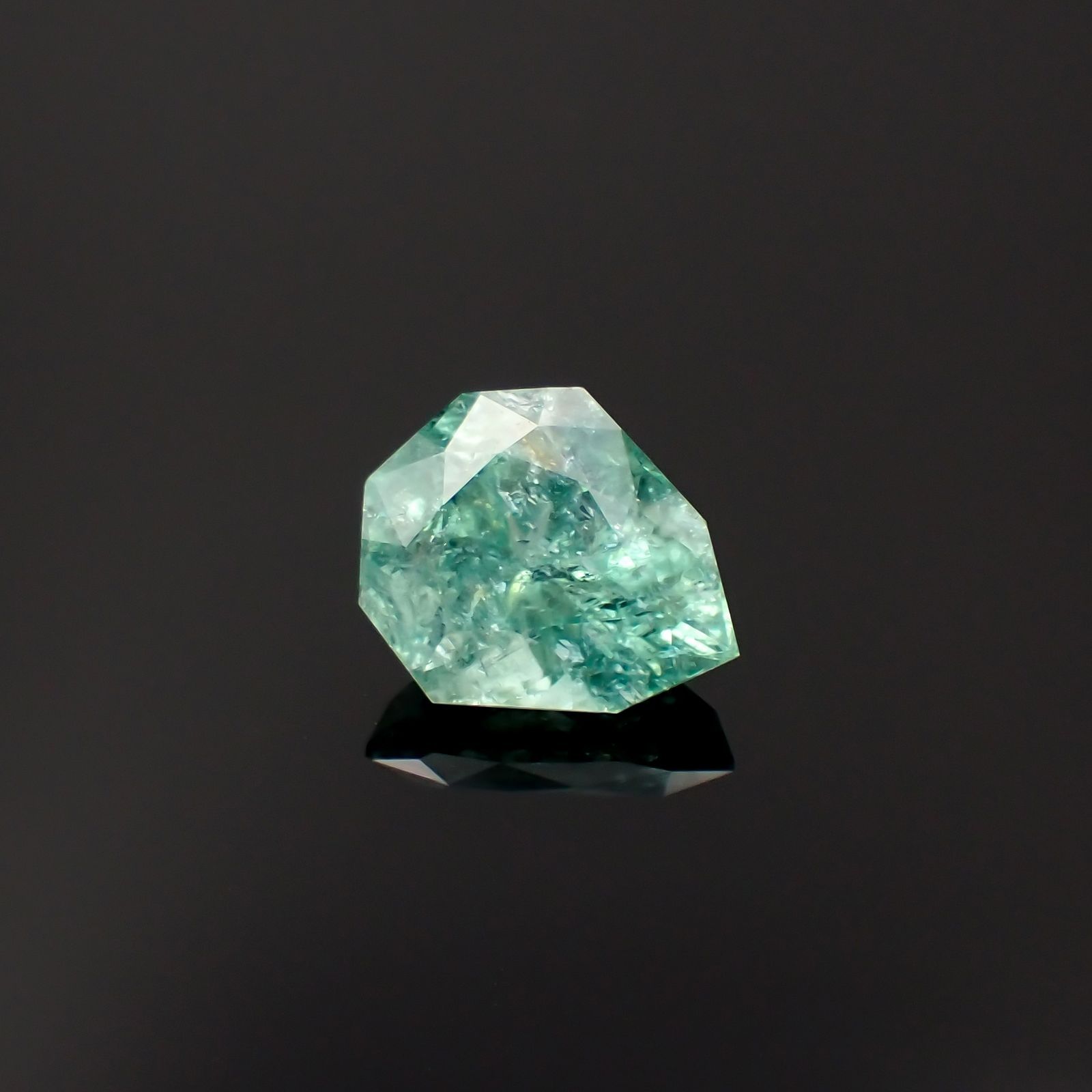 ◇カスタムカット◇パライバトルマリン モザンビーク産 6.53ct / 14.2x12.1mm前後 [230622509]