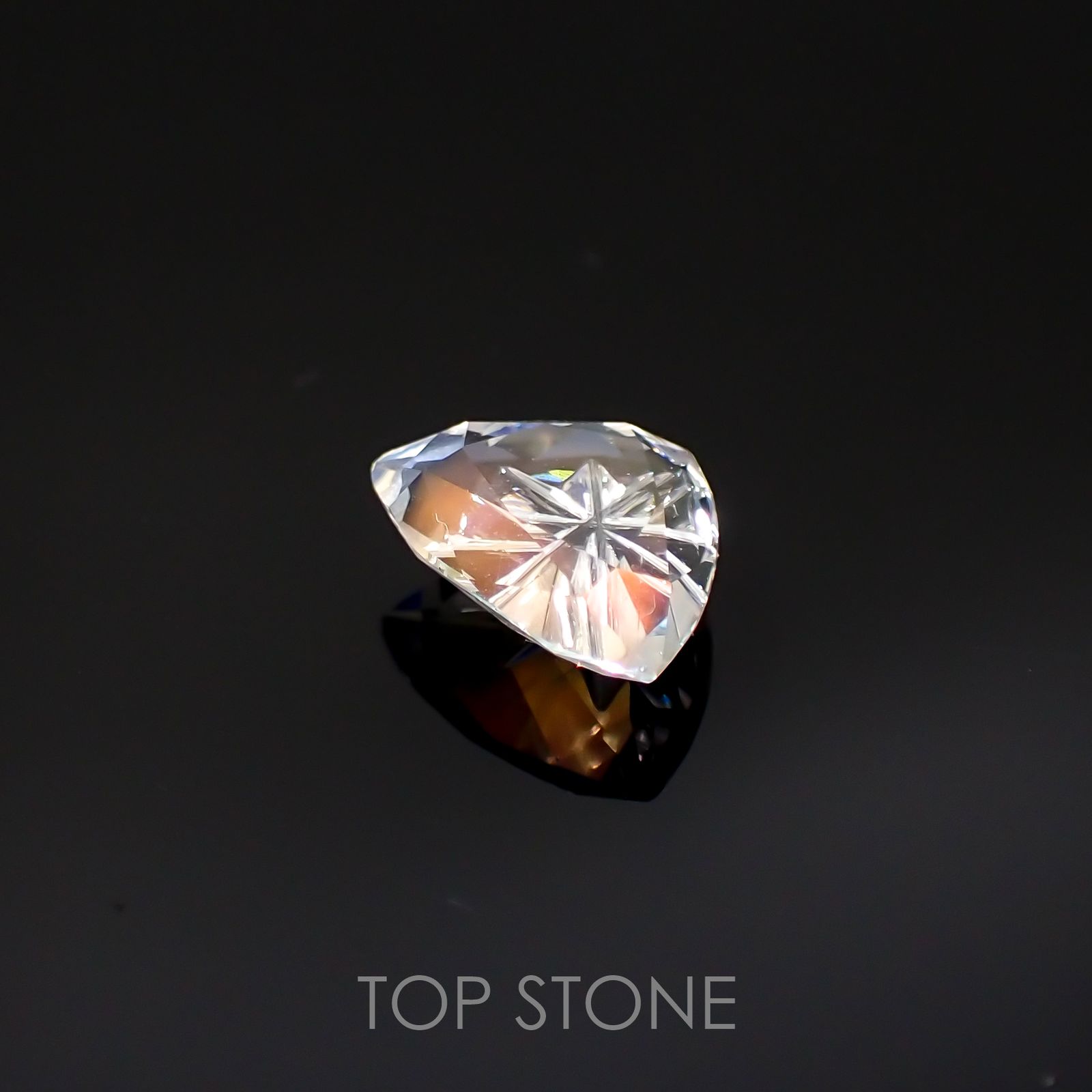 ◇甲州貴石切子Plus Three◇レインボームーンストーン カード付き(宝石名ラブラドライト)マダガスカル産 1.21ct 識別済[220114601]7x8.7mm前後