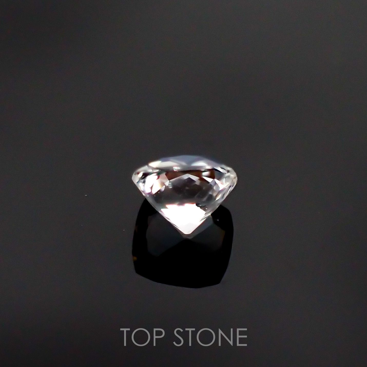 レインボームーンストーン(アンデシンラブラドライト) マダガスカル産 ルース 0.36ct[210611269]4.5×4.2mm前後
