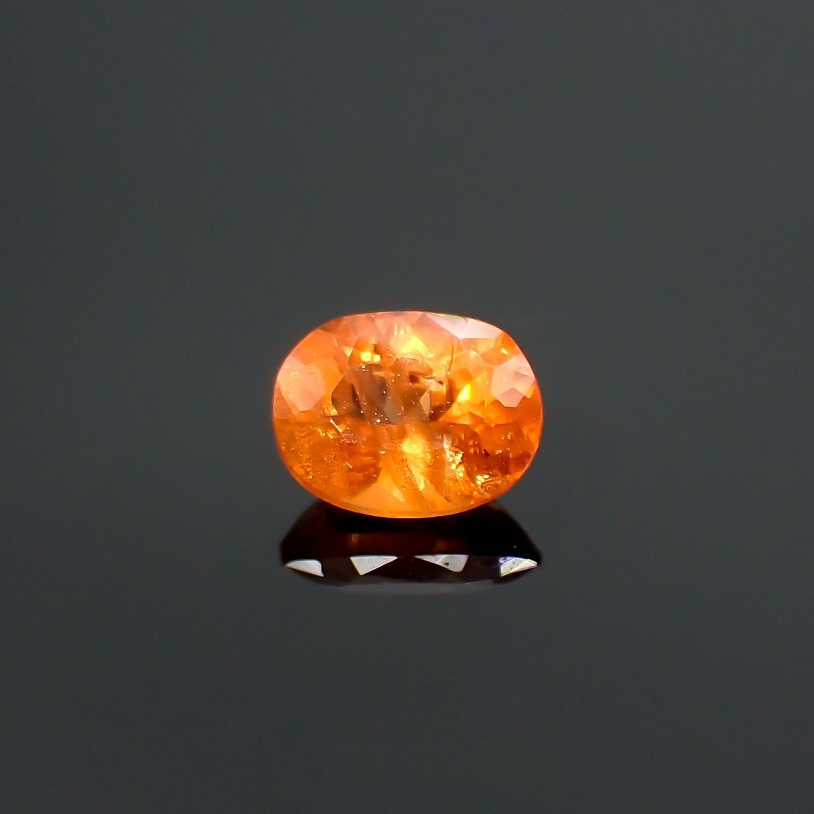 トリプライト(宝石名トリプライト) ブラジル産 0.547ct ソ付(彩珠)[210812512]5.4×4.1mm前後