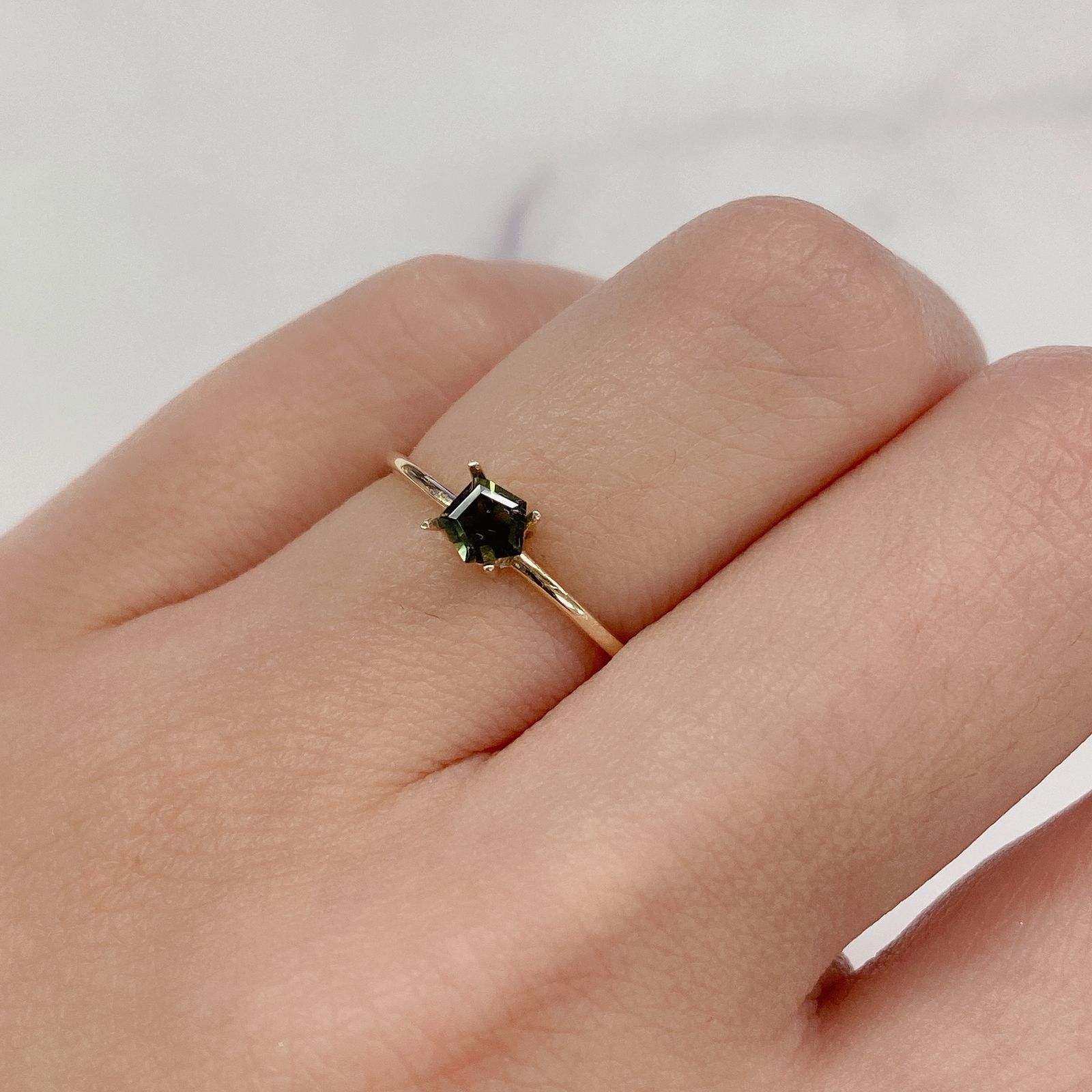 ◇ペンタゴンカット◇グリーントルマリンSA(宝石名グリーン・トルマリン) ブラジル/アフリカ産 0.22ct 識別済[21029546]4.1×4.1mm前後