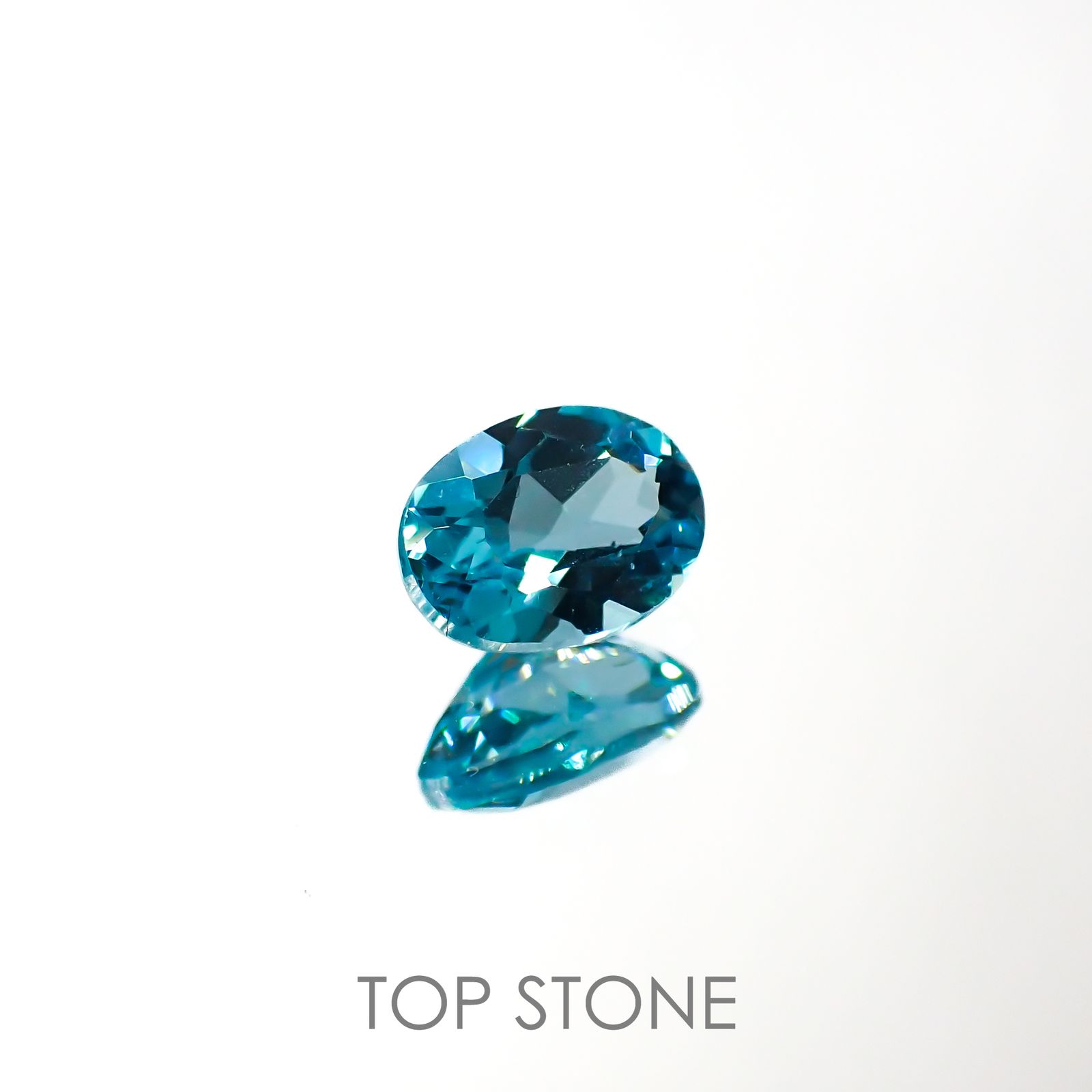 アパタイト(宝石名アパタイト)マダガスカル産 0.82ct 識別済[220616386]6.7x4.9mm前後