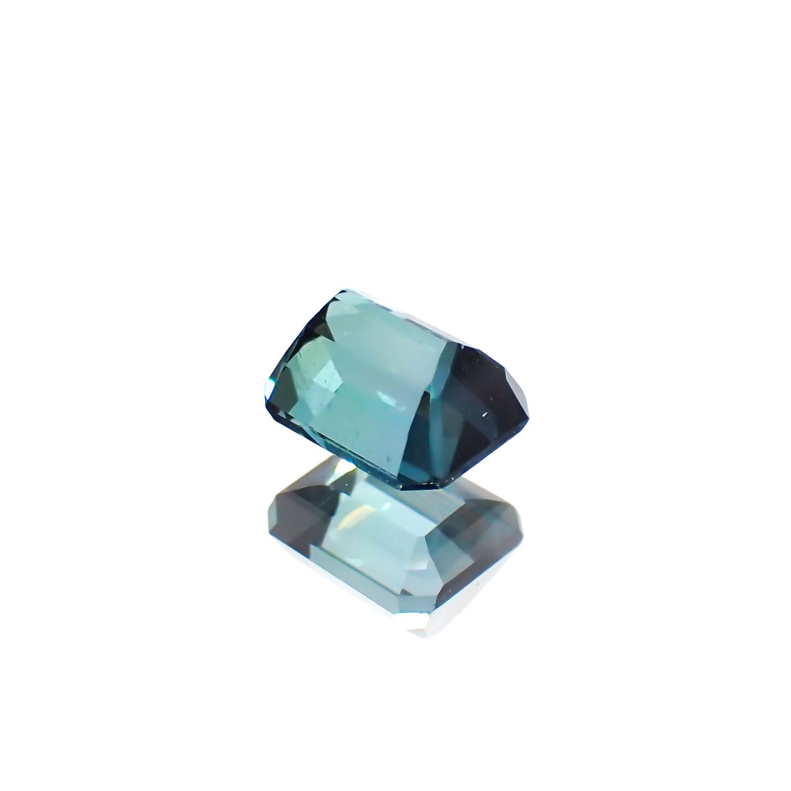 ブルートルマリン(宝石名トルマリン)アフガニスタン産 0.65ct 識別済[220115316]5.2x4.3mm前後
