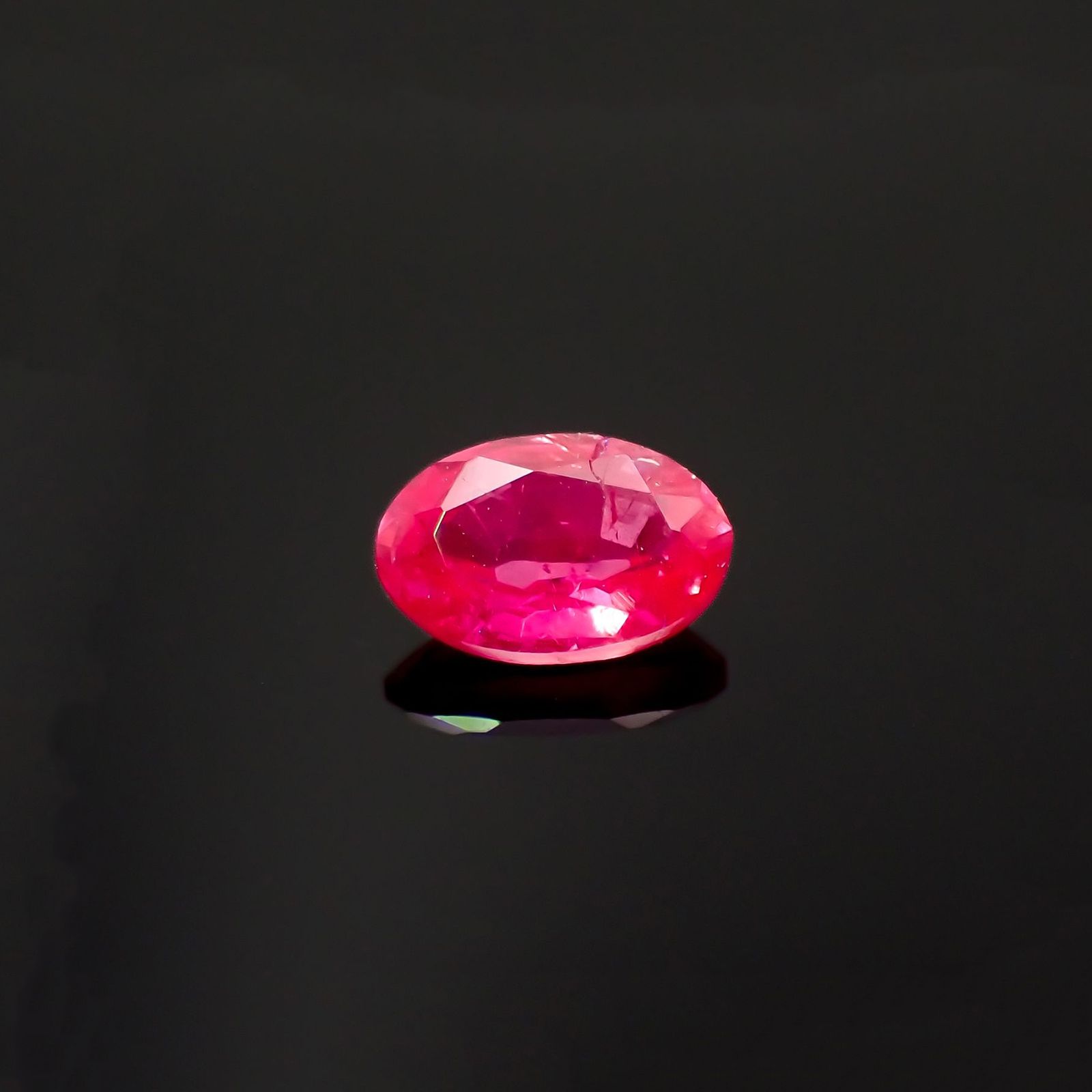 ウィンザーサファイア タンザニア・ウィンザー産 0.31ct / 4.9x3.1mm前後 [230421405]