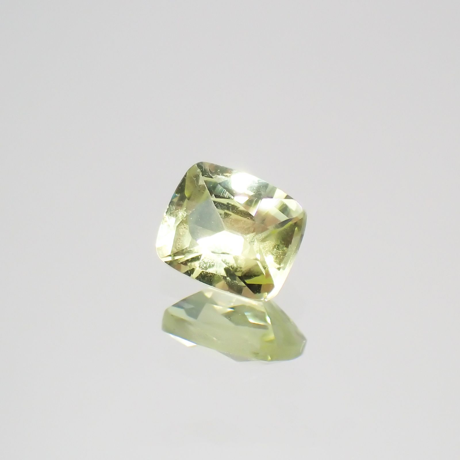 クリソベリル(宝石名クリソベリル)マダガスカル産 0.48ct 識別済[220114497]4.6x3.9mm前後