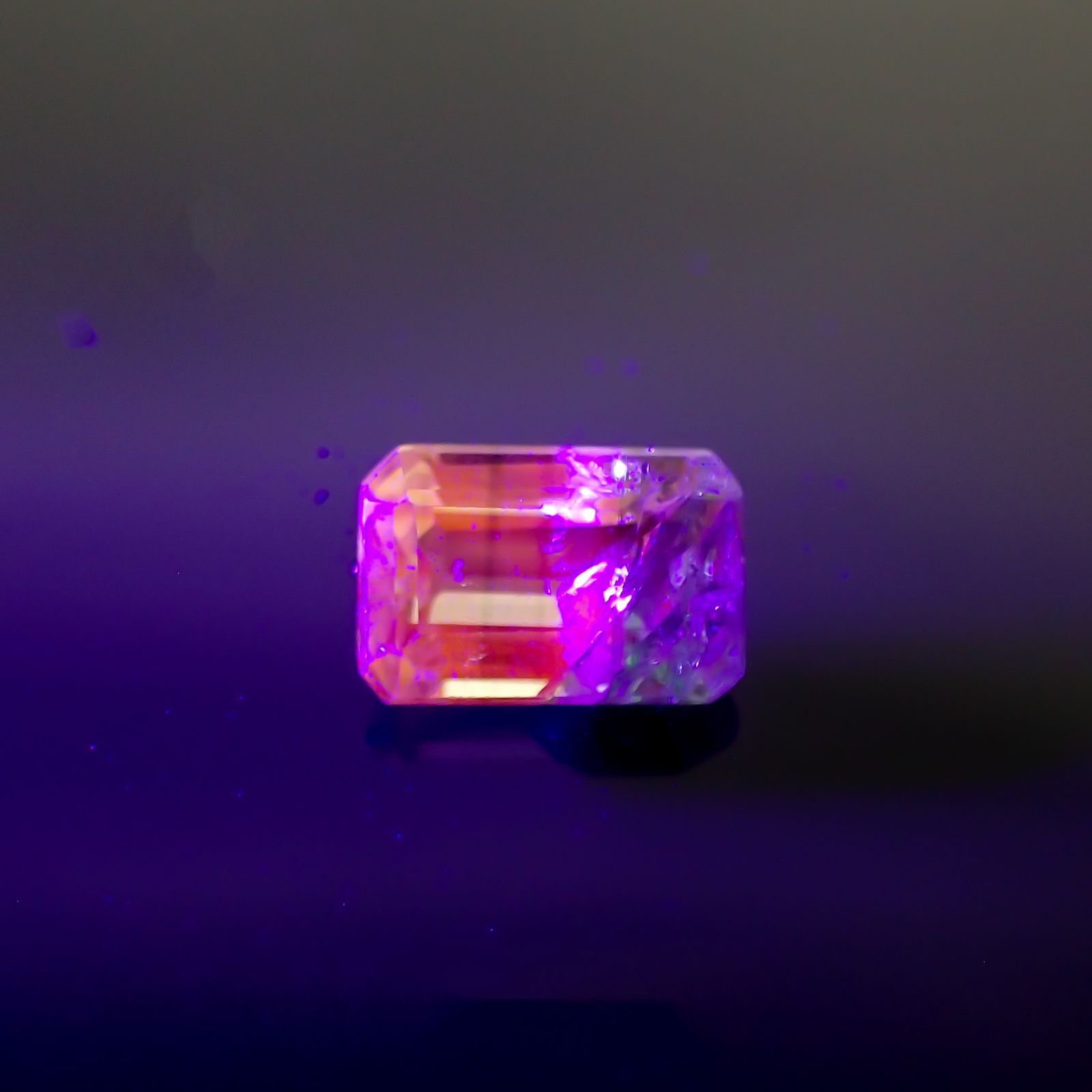 バイカラーツァボライト(宝石名グリーン グロッシュラー・ガーネット)タンザニア産 1.15ct 識別済[231124260]7x4.7mm前後