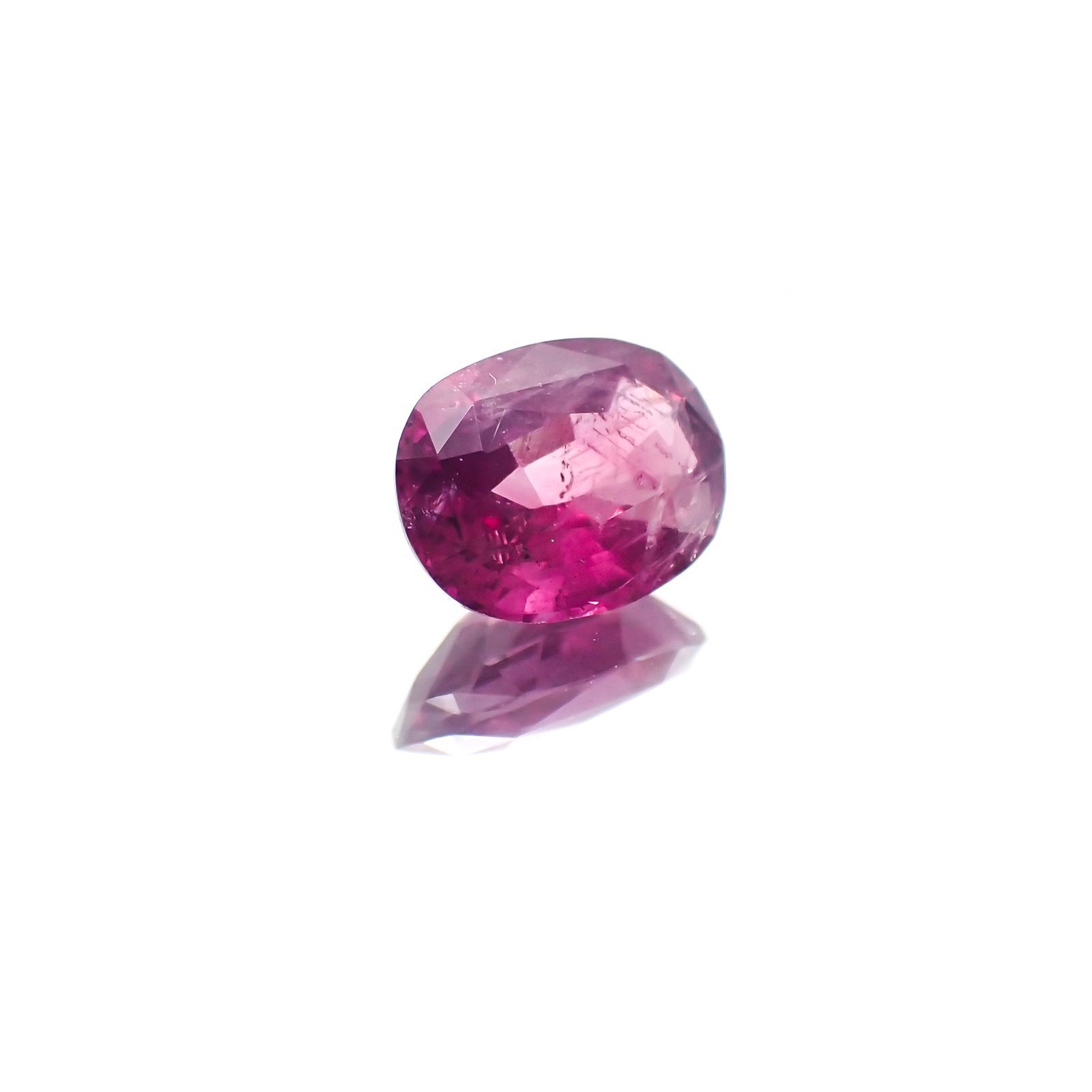 パープルサファイア(宝石名パープル・サファイア)パキスタン・カシミール地方産 1.097ct ソ付(彩珠)[231124083]6.9x5.3mm前後