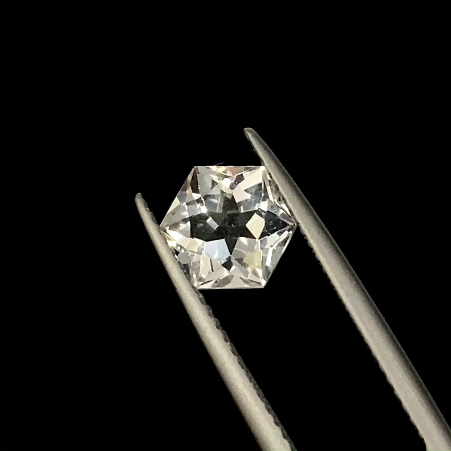 ブラジル産 ホワイトトパーズ結晶 ◇ヘキサゴンカット◇ホワイトトパーズ ブラジル産 1.83ct / 7.1x7mm