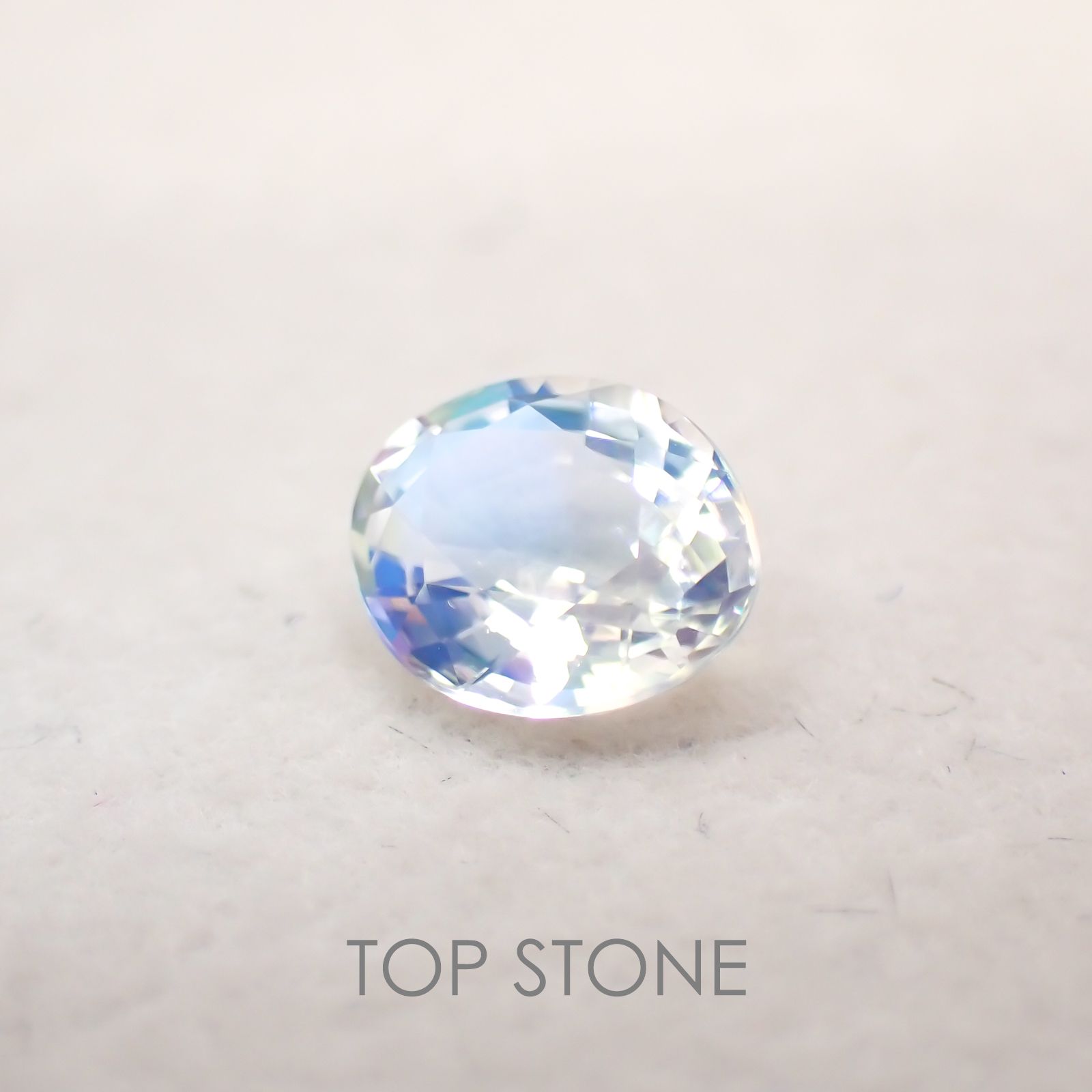 レインボームーンストーン(アンデシンラブラドライト) マダガスカル産 ルース 0.88ct[210310395]7.1×5.8mm前後