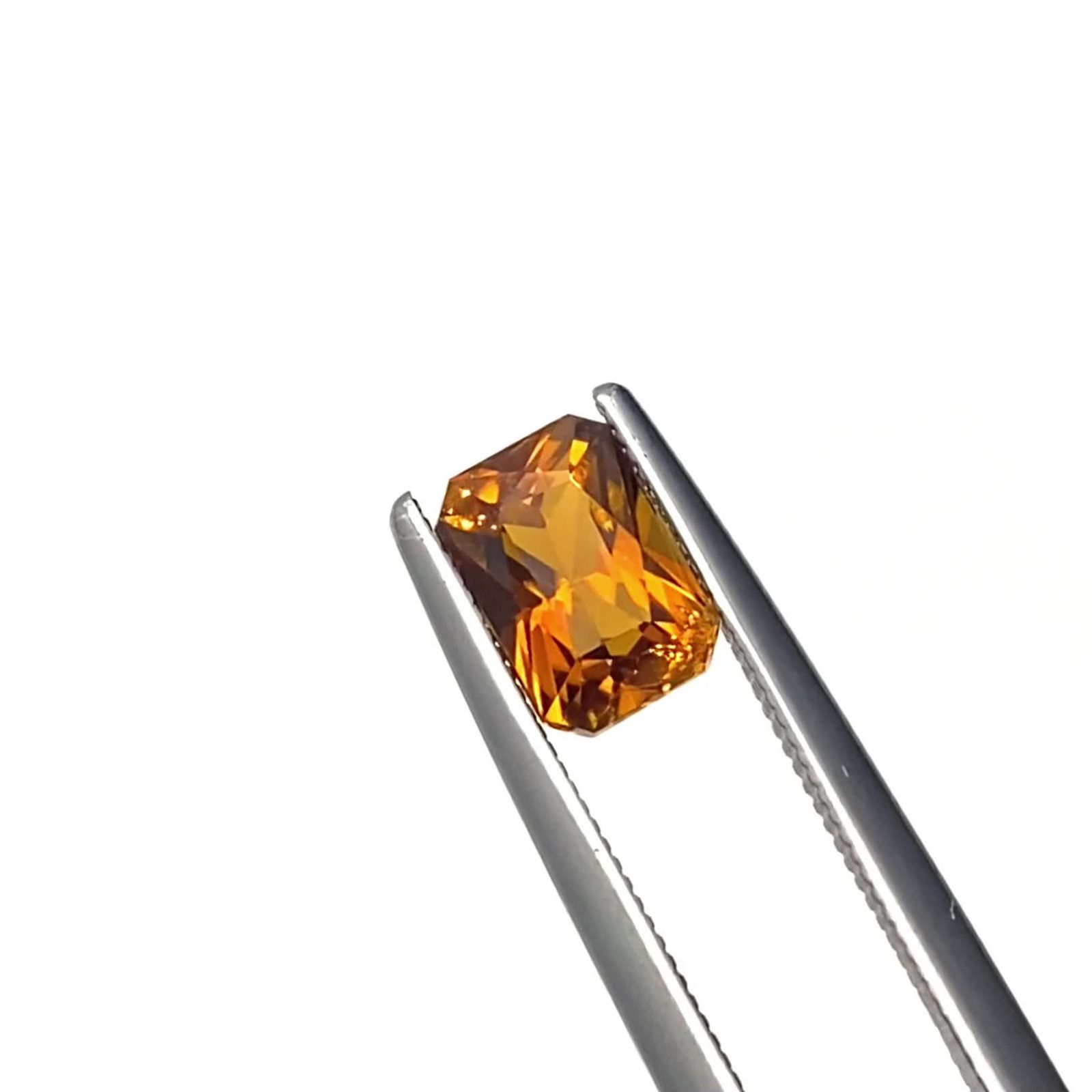 ゴールデントルマリン モザンビーク/コンゴ産 1.03ct / 6.9x4.8mm前後