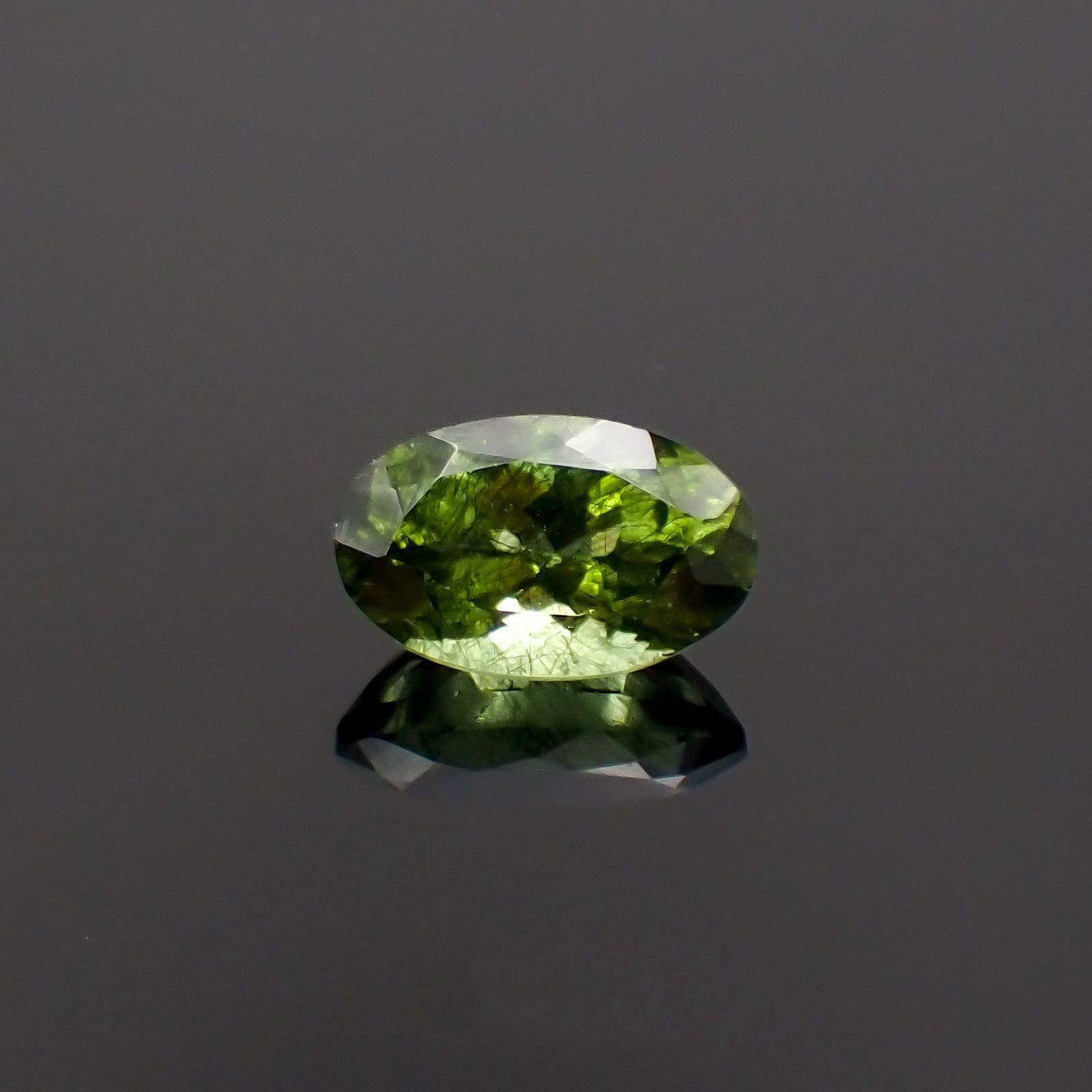 ルドウィジャイトインペリドット パキスタン産 2.82ct[230220734]10.6x6.6mm前後