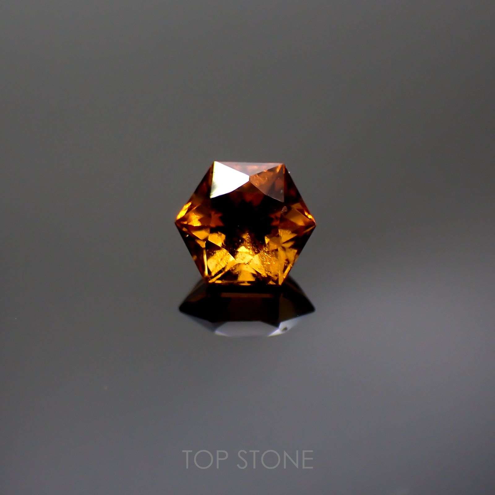 ◇ヘキサゴンカット◇ヘソナイトガーネット(宝石名ヘソナイト・ガーネット)スリランカ産 1ct 識別済[220113900]5.6x5.5mm前後