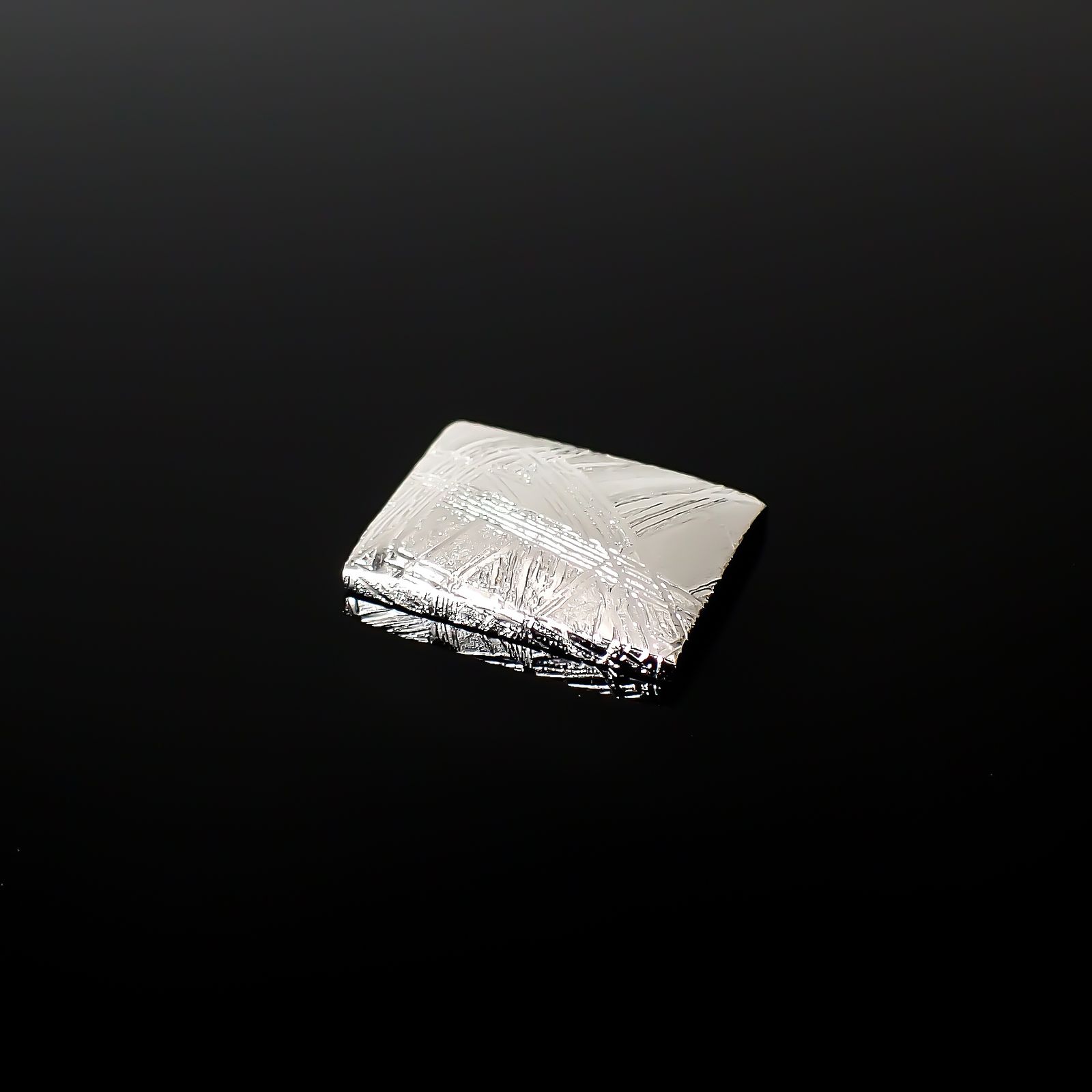 ムオニナルスタ隕石 発見地:スウェーデン 15.96ct[240125792]15.5x11.7mm前後