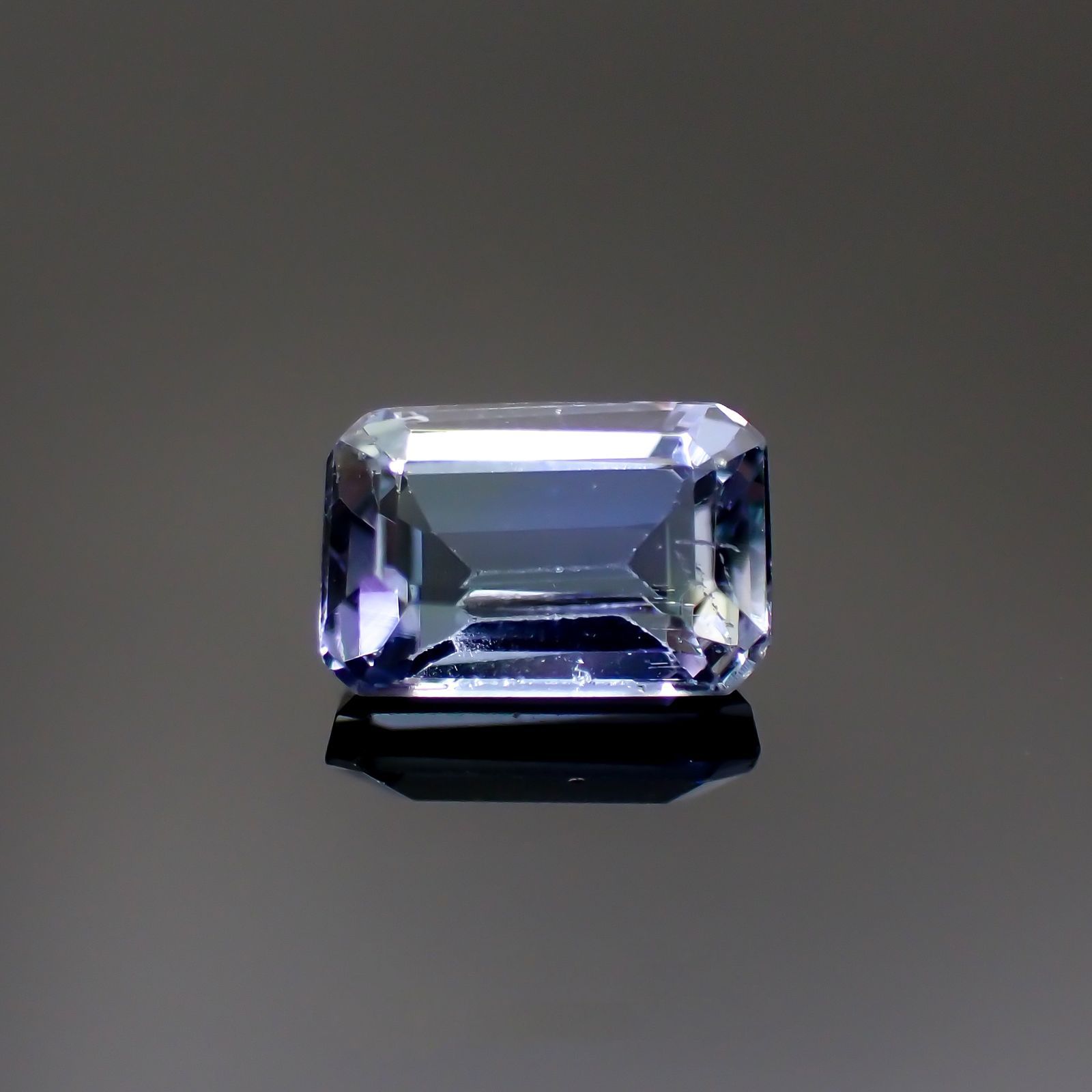 パーティカラータンザナイト(宝石名パーティカラード・ゾイサイト)タンザニア産 2.003ct ソ付(彩珠)[220717110]8.7x5.9mm前後