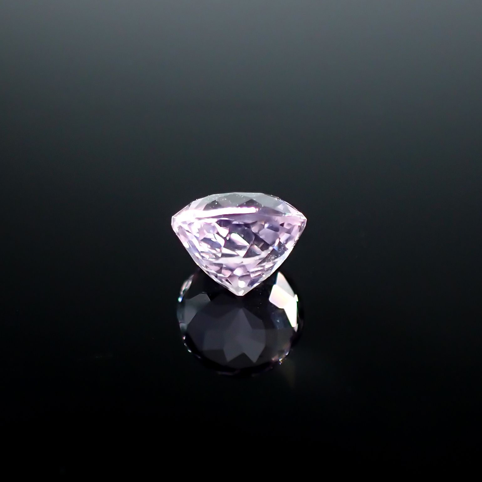 クンツァイト アフガニスタン産 1.05ct[240125350]6.2x6.2mm前後