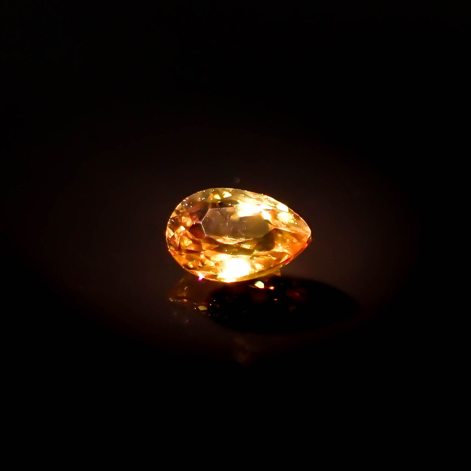 カラーチェンジスフェーン パキスタン産 0.23ct[231224737]4.6x3.1mm前後