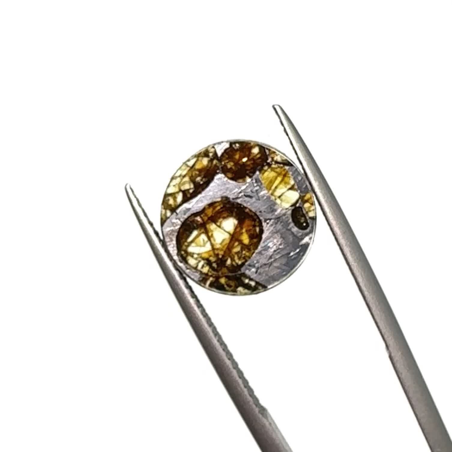 パラサイト隕石Sericho トリプレット 発見地:ケニア 3.84ct / 12x12mm