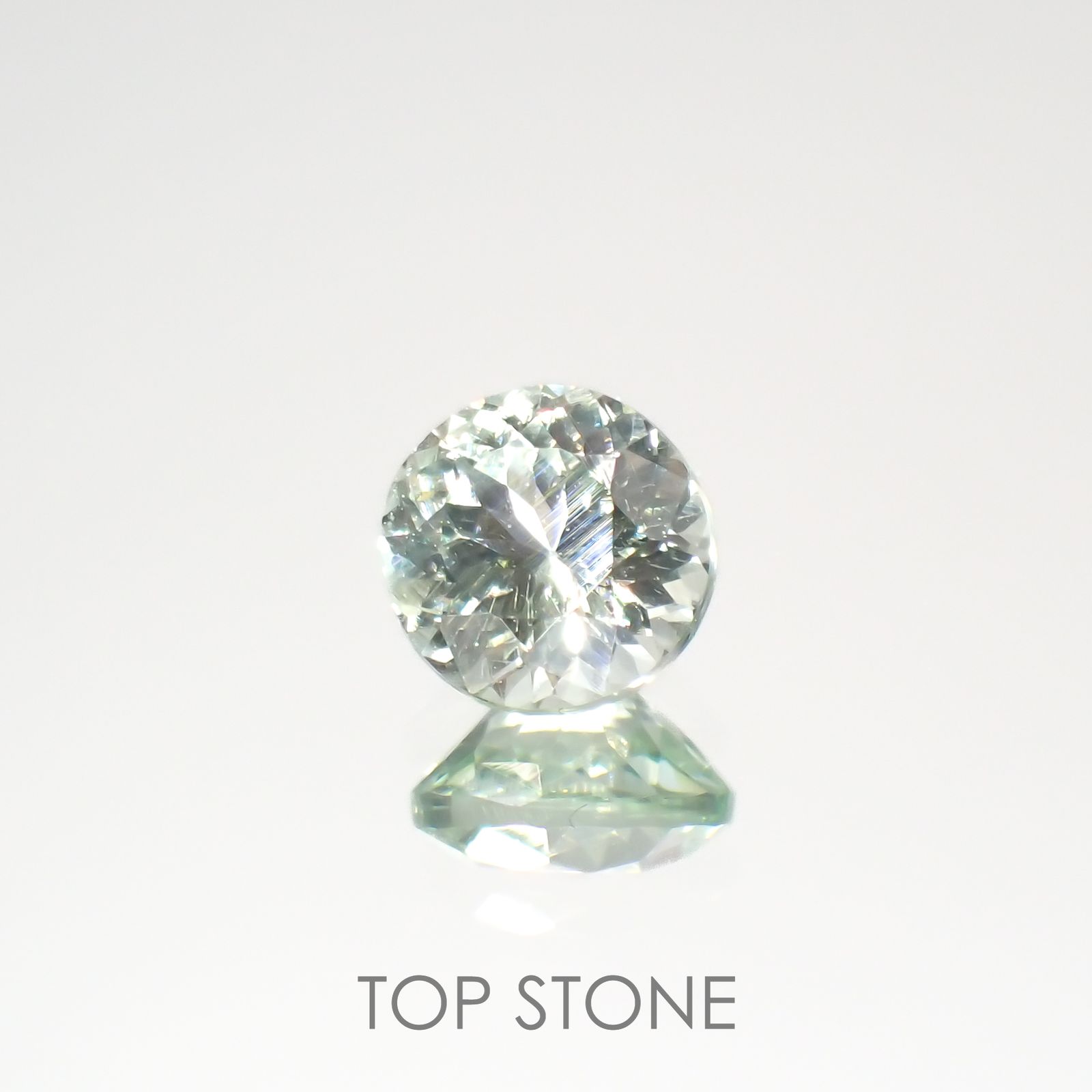 バナジウムコーネルピン(宝石名コーネルピン)タンザニア・タンガ州産 0.33ct 識別済[220716906]4.3x4.2mm前後