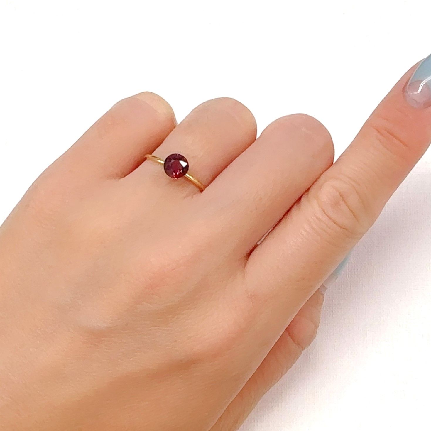 ロードライトガーネット(宝石名ガーネット)ブラジル産 0.99ct 識別済[240928702]5.8x5.8mm前後
