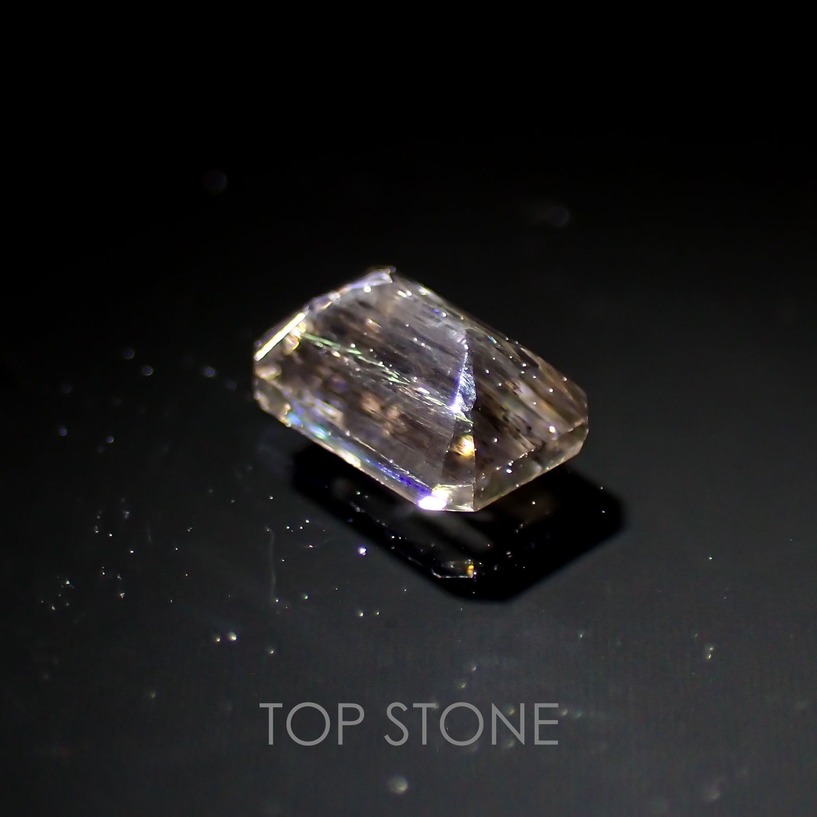 レインボースキャポライト(宝石名イリデッセント・スキャポライト) ブラジル産 0.48ct 識別済[210310344]5.8×3.8mm前後